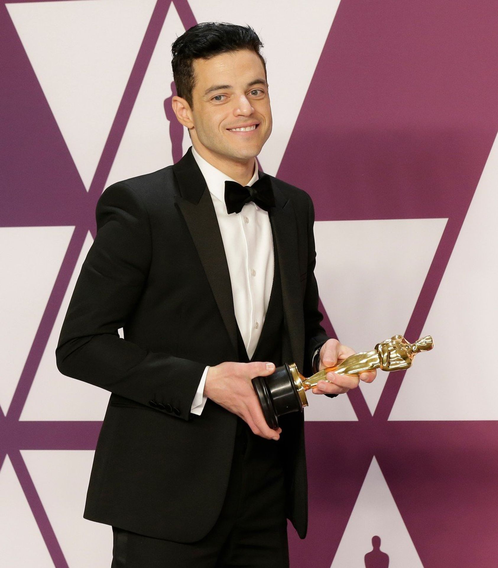 Vítěz ocenění pro nejlepšího herce v hlavní roli Rami Malek - GALERIE: Móda z předávání Oscarů (12/15)