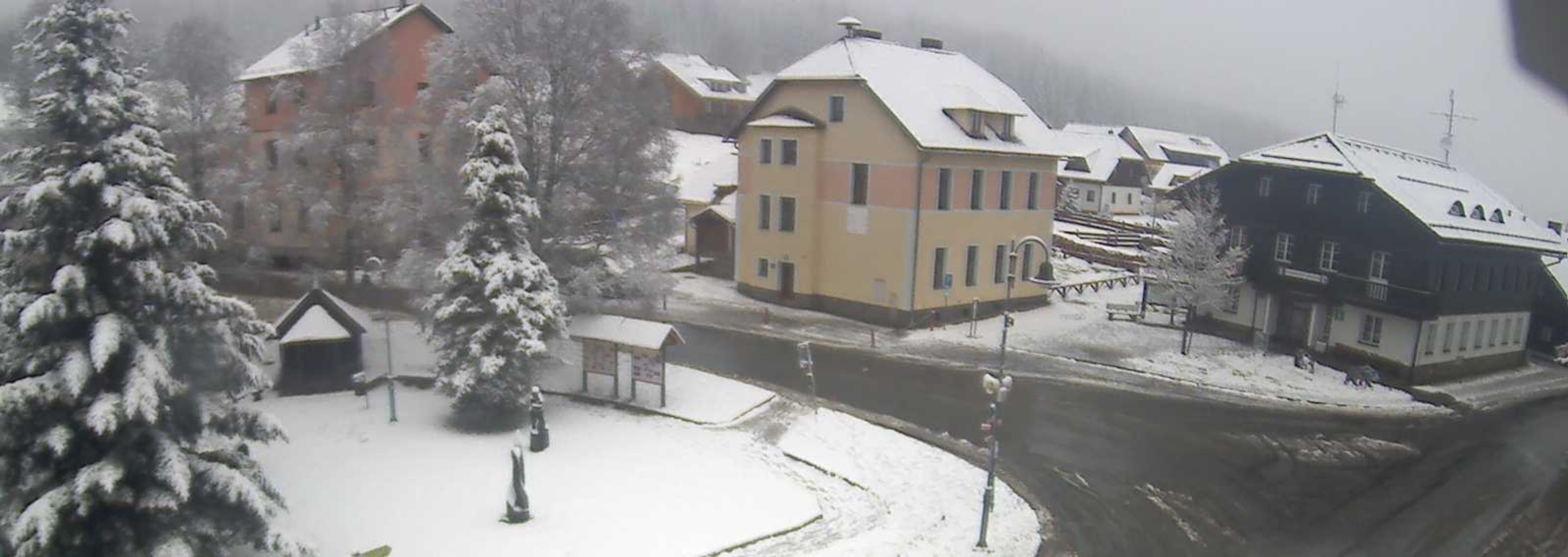 Na Šumavě v noci na neděli napadlo přes 10 cm sněhu - 6 - GALERIE: Na Šumavě v noci na neděli napadlo přes 10 cm sněhu (8/13)