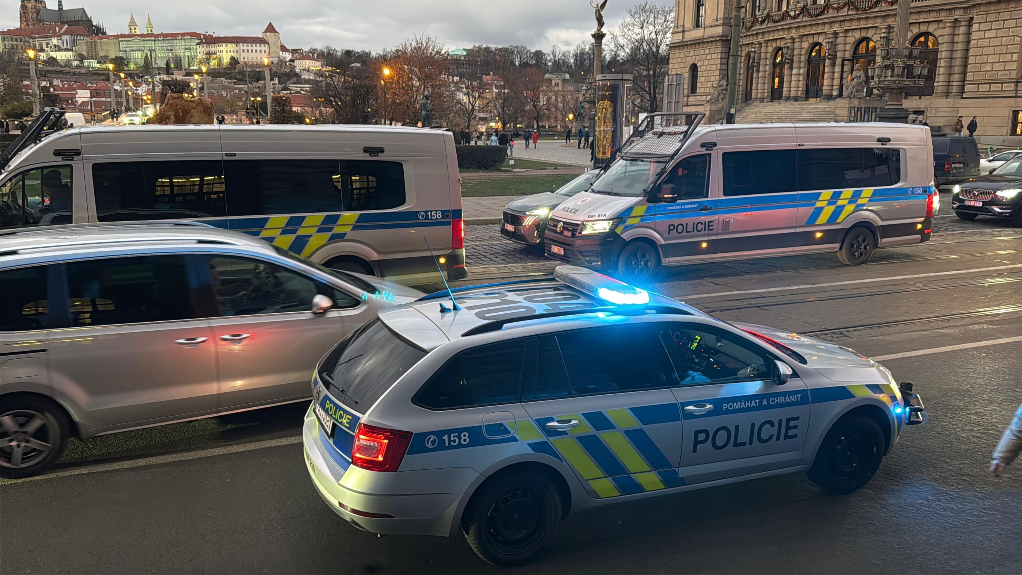 Policejní pátrání v centru Prahy (4) - Policejní pátrání v centru Prahy (1/8)