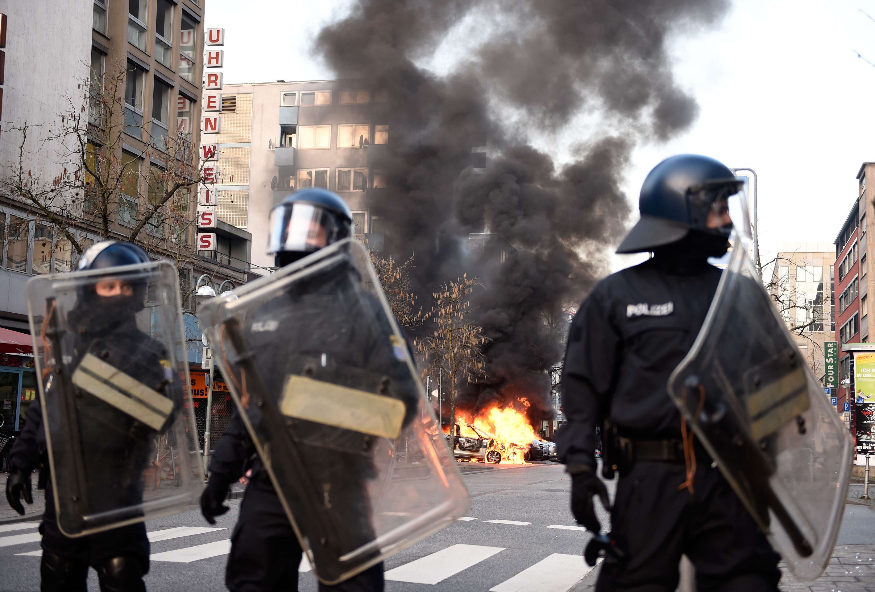 Demonstrace proti Evropské centrální bance ve Frankfurtu - 1 - GALERIE: Demonstrace proti Evropské centrální bance ve Frankfurtu (1/5)