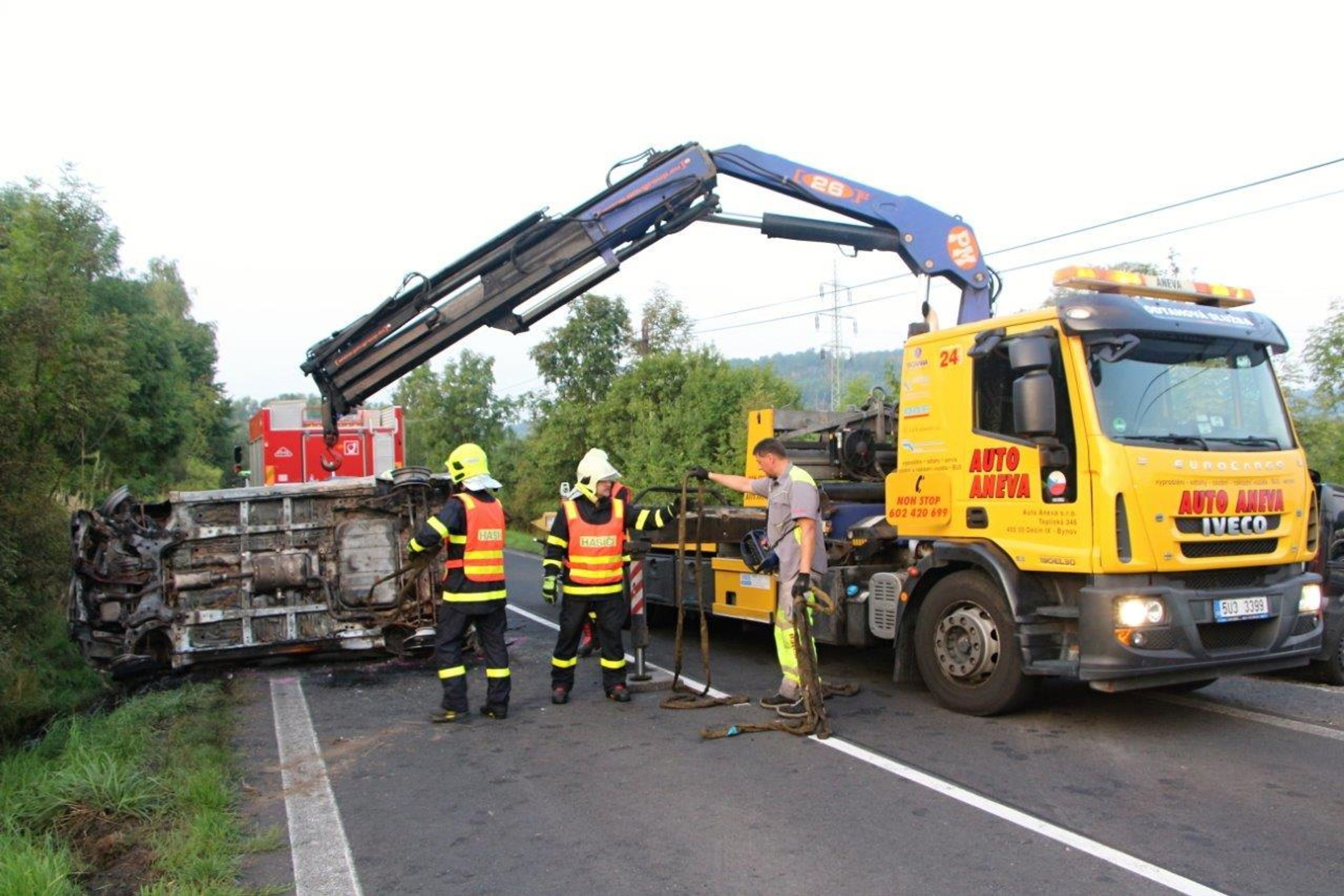 Dopravní nehoda s požárem u Kerhartic - 1 - GALERIE: Dopravní nehoda s požárem u Kerhartic (1/3)