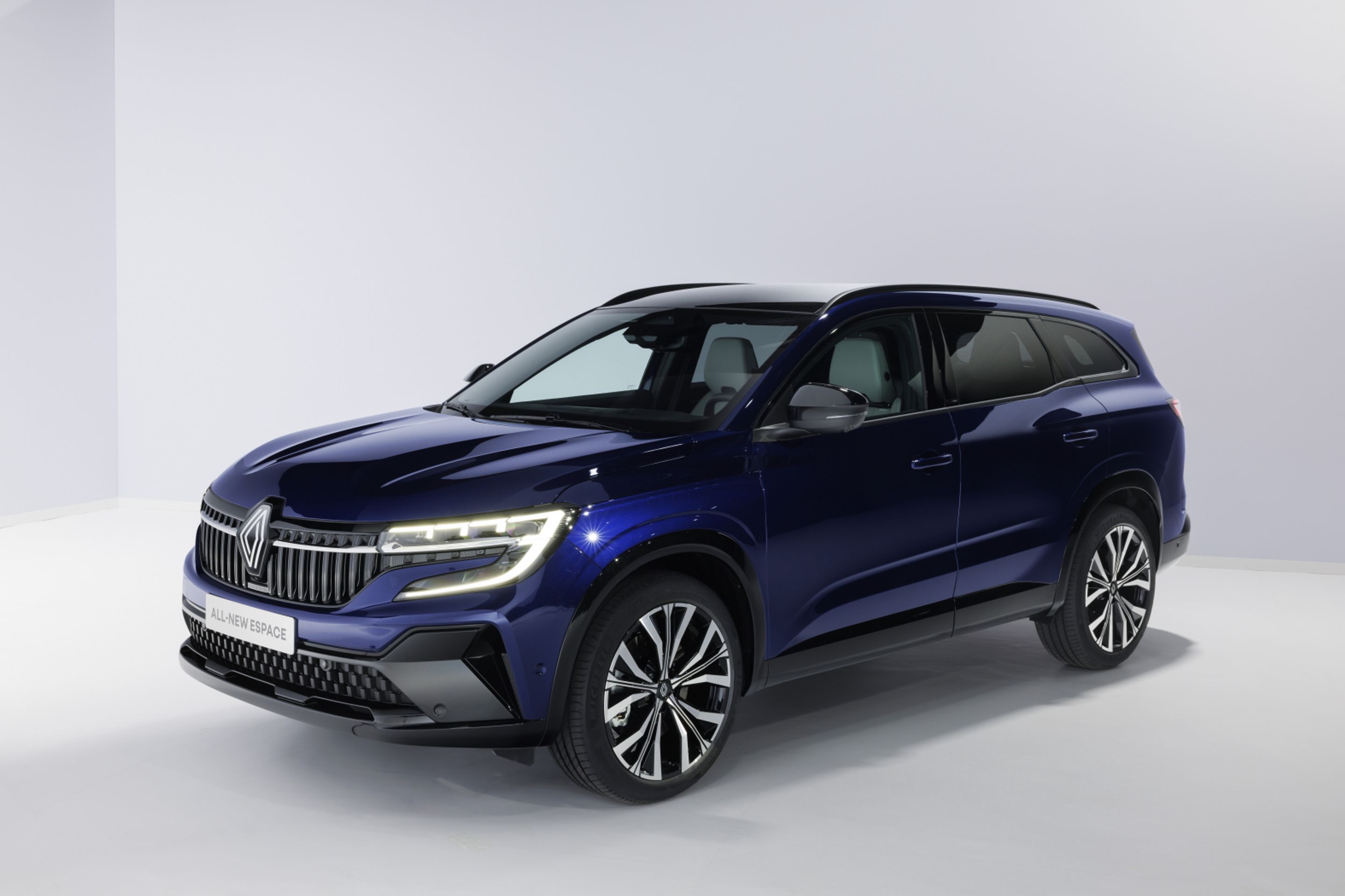 Nový Renault Espace - Nový Espace má být cestovatelským salónkem na kolech (1/15)