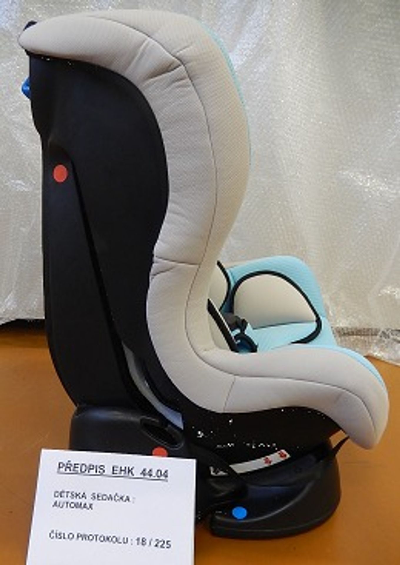 Nebezpečné dětské autosedačky - AUTOMAX - GALERIE: Nebezpečné dětské autosedačky (2/10)