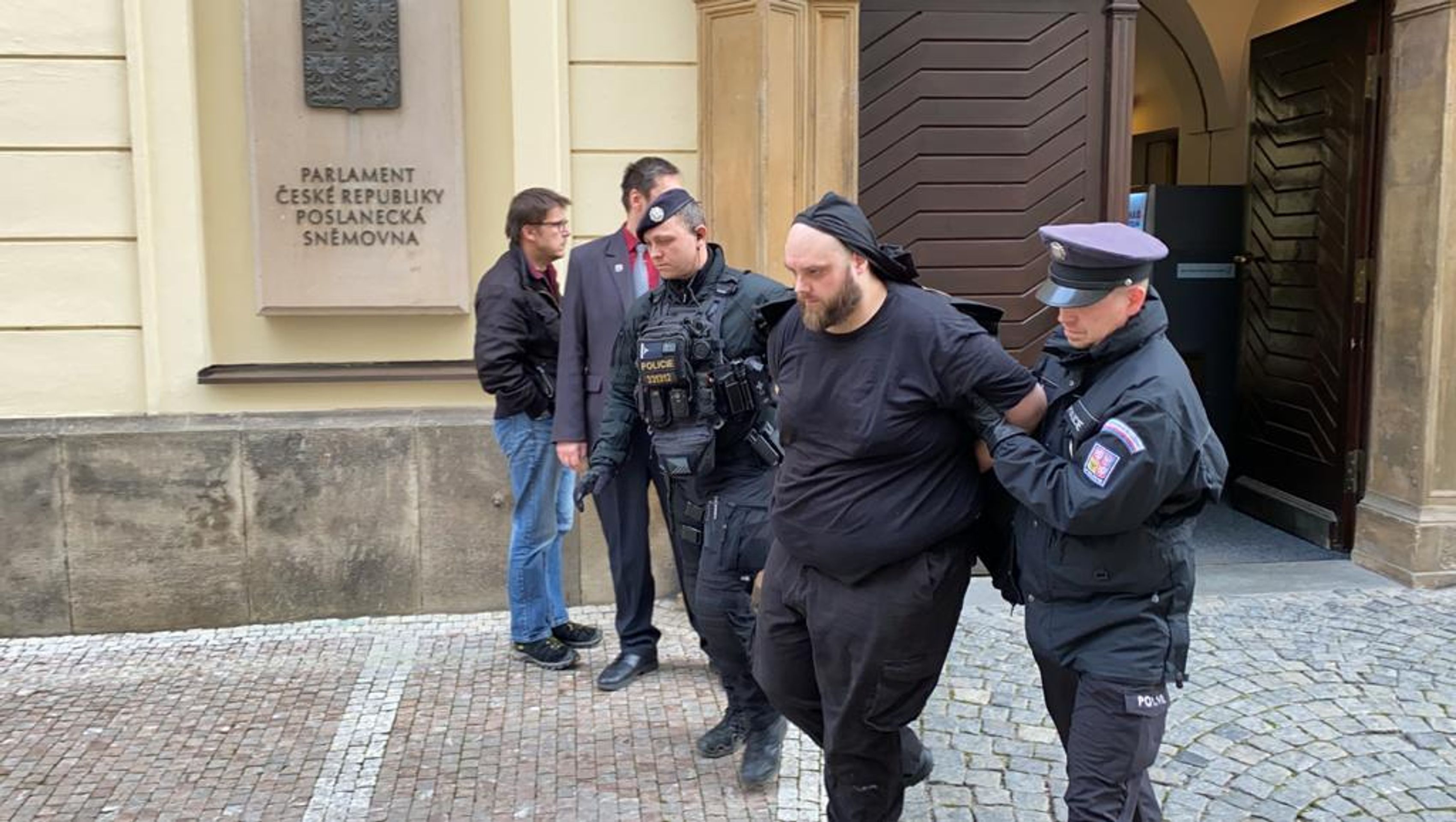 Muž šel do sněmovny s nožem - 12 - GALERIE: Muž šel do sněmovny s nožem (12/12)