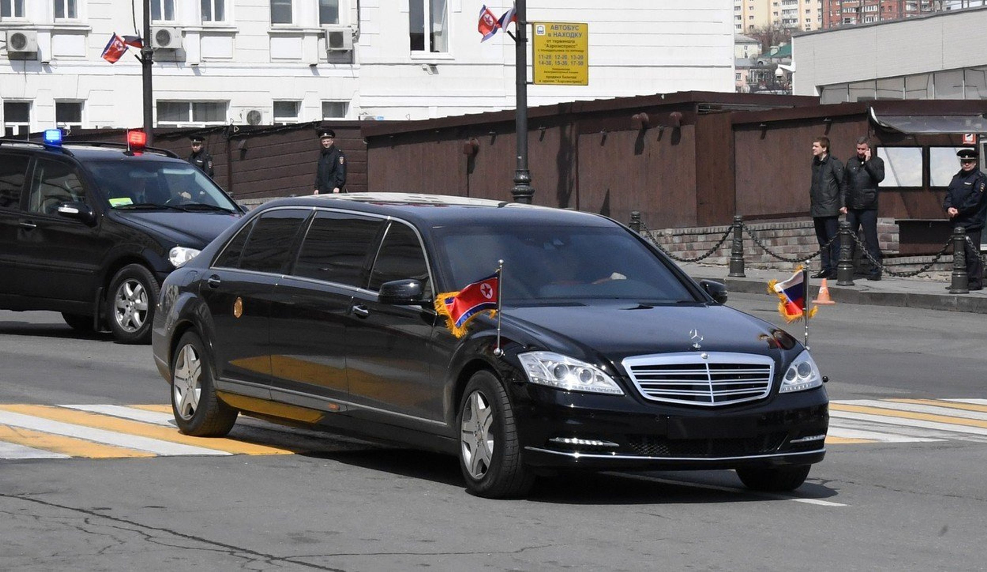 Kim Čong-unovy limuzíny ve Vladivostoku - 8 - Fotogalerie: Kim Čong-un a jeho pancéřované limuzíny (3/6)