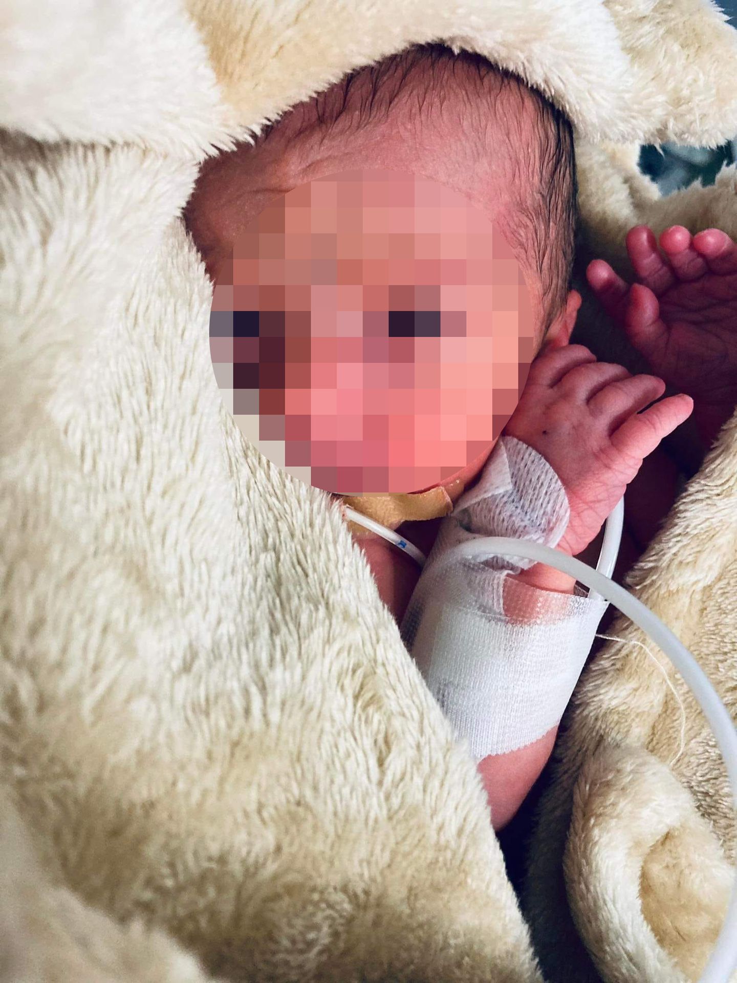 Porod při hašení požáru rodinného domu ve městě Štětí (1) - Porod při zásahu požáru rodinného domu (2/3)