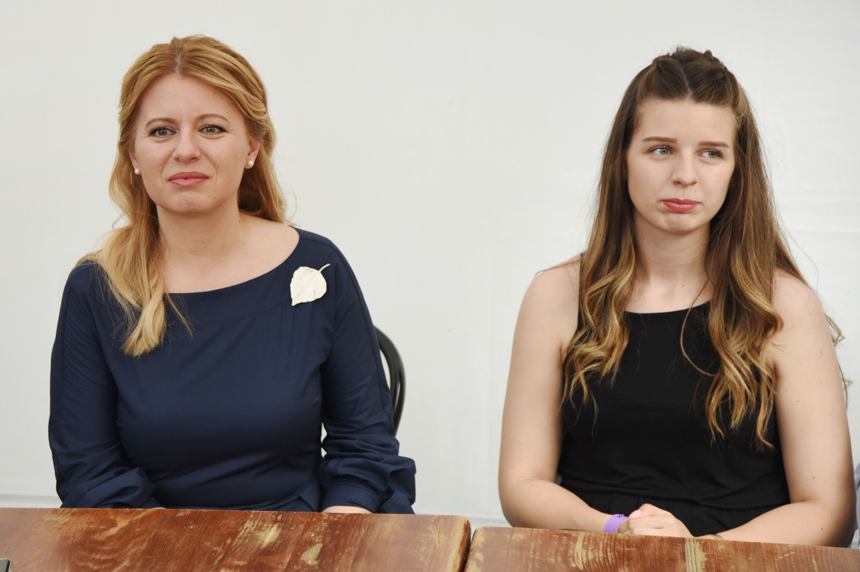Zuzana Čaputová s dcerou - Zuzana Čaputová s dcerami (3/3)