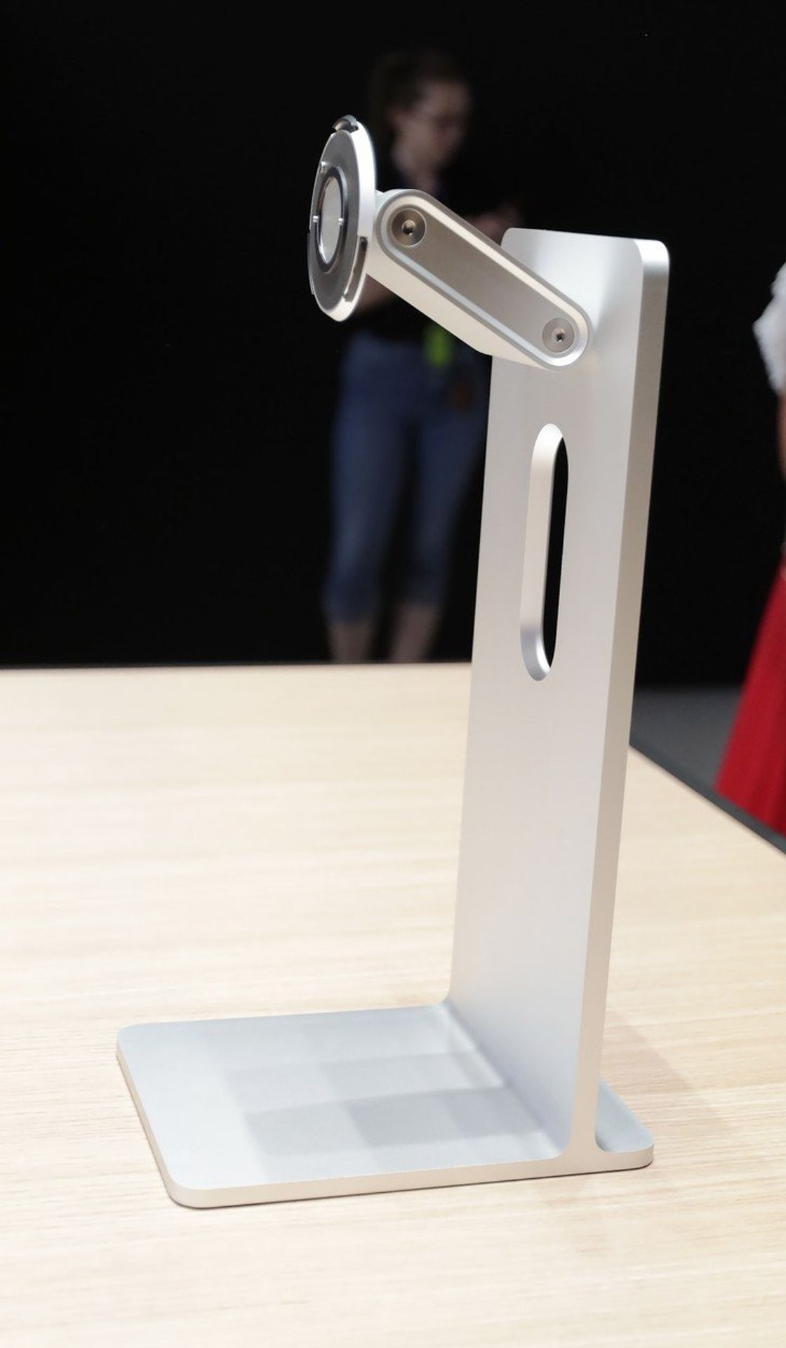 Apple představil drahé novinky pro profesionály - 3 - GALERIE: Apple představil nové produkty, vypadají jako struhadlo a jsou jen pro nejbohatší (1/3)