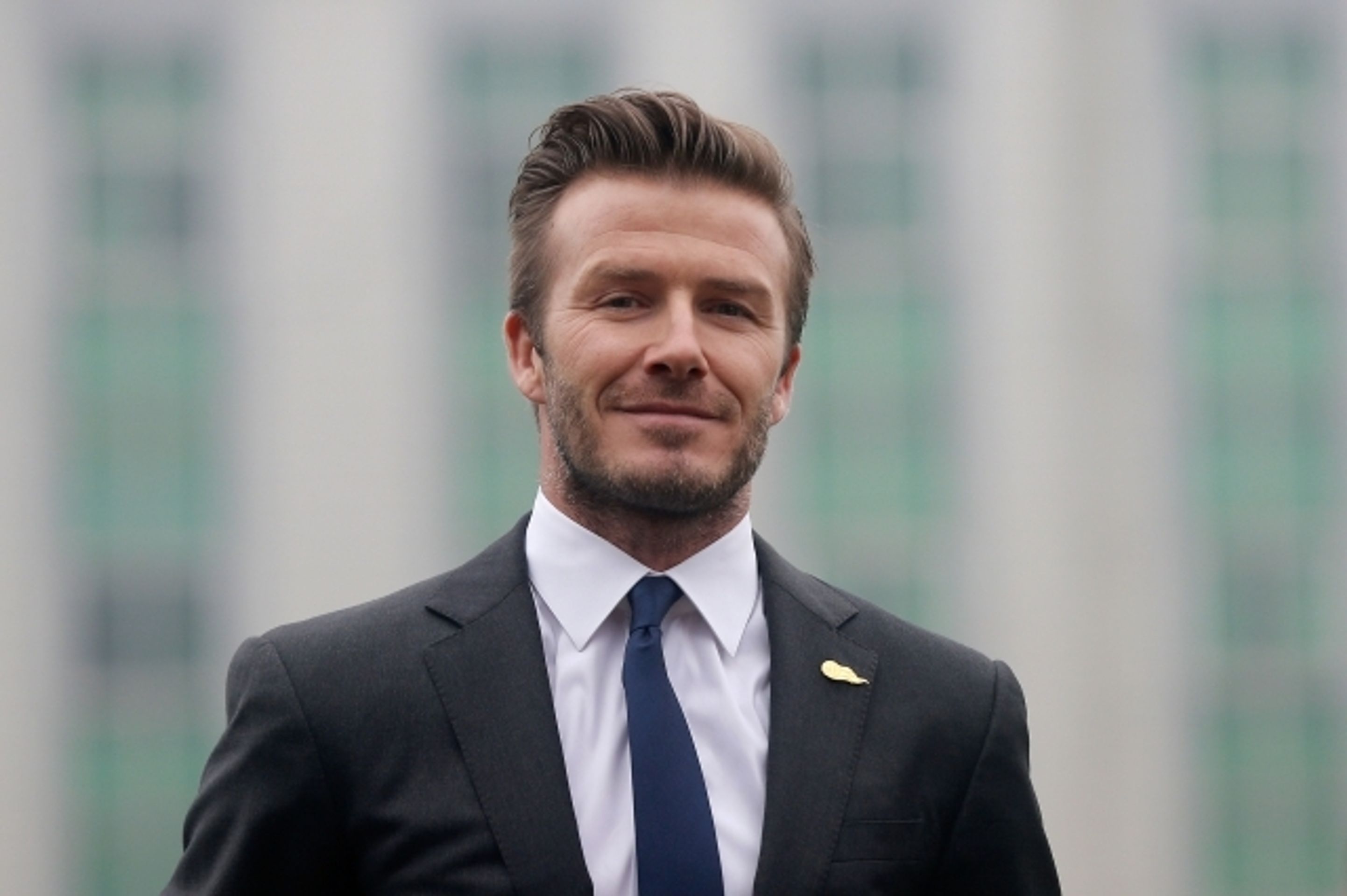 David Beckham upadl v Číně na hřišti - 6 - GALERIE: Pád Davida Beckhama v Číně (1/13)