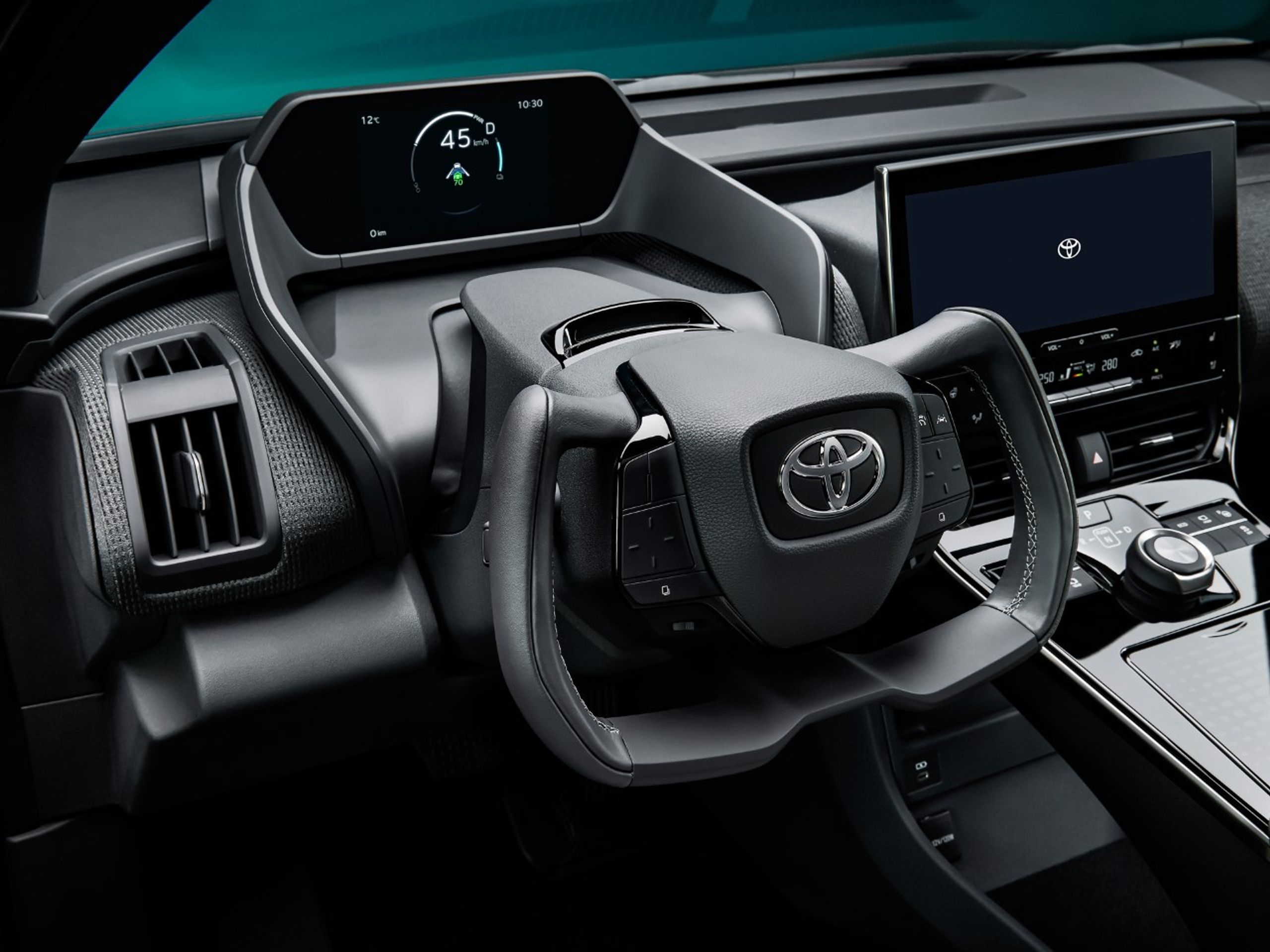 Elektromobil Toyota bZ4X - Toyota ukázala svůj první elektromobil. SUV s divným názvem bZ4X (11/15)