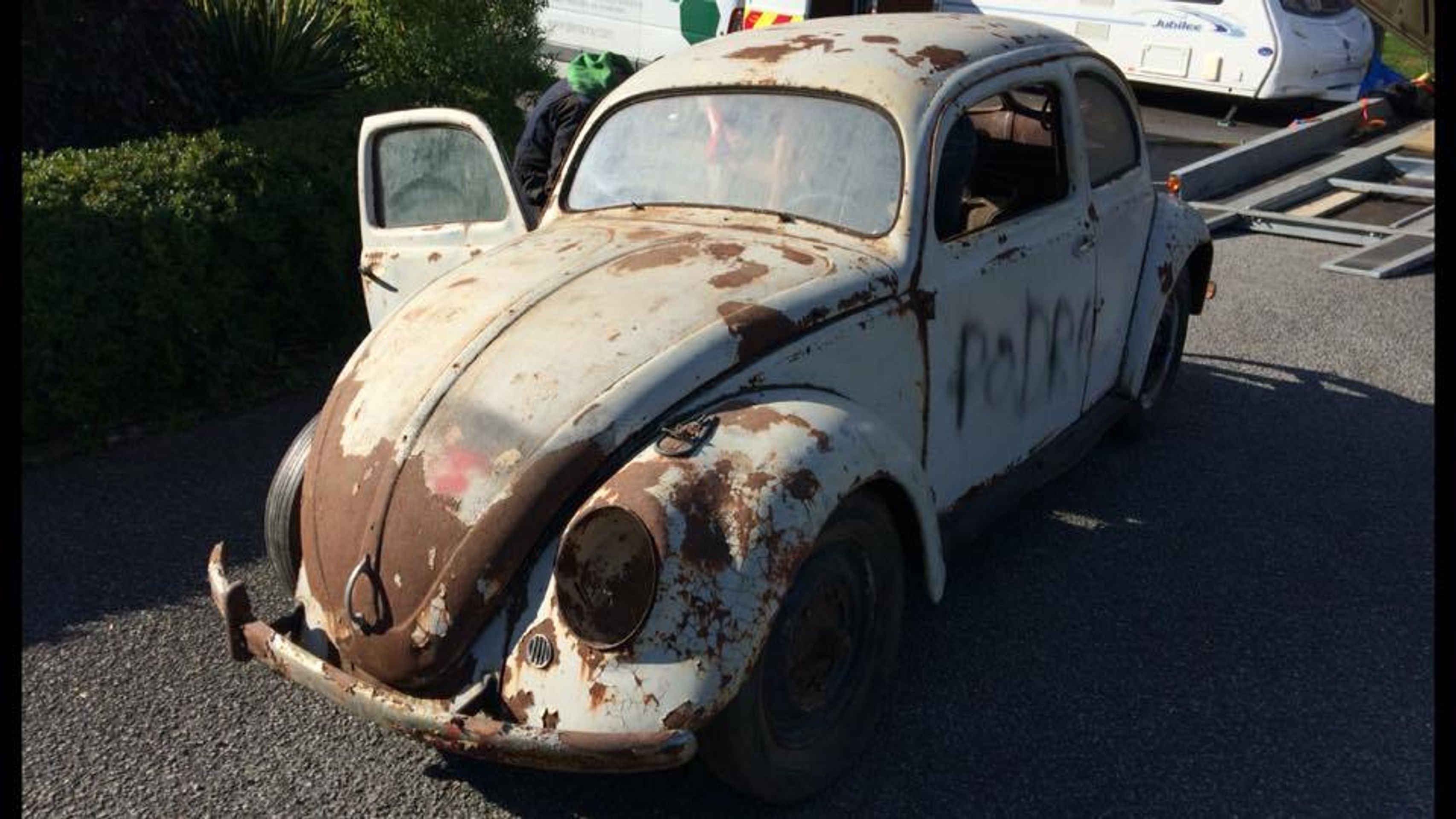 brouk - 58 - GALERIE: Z vraku vznikl dokonalý showcar (23/40)