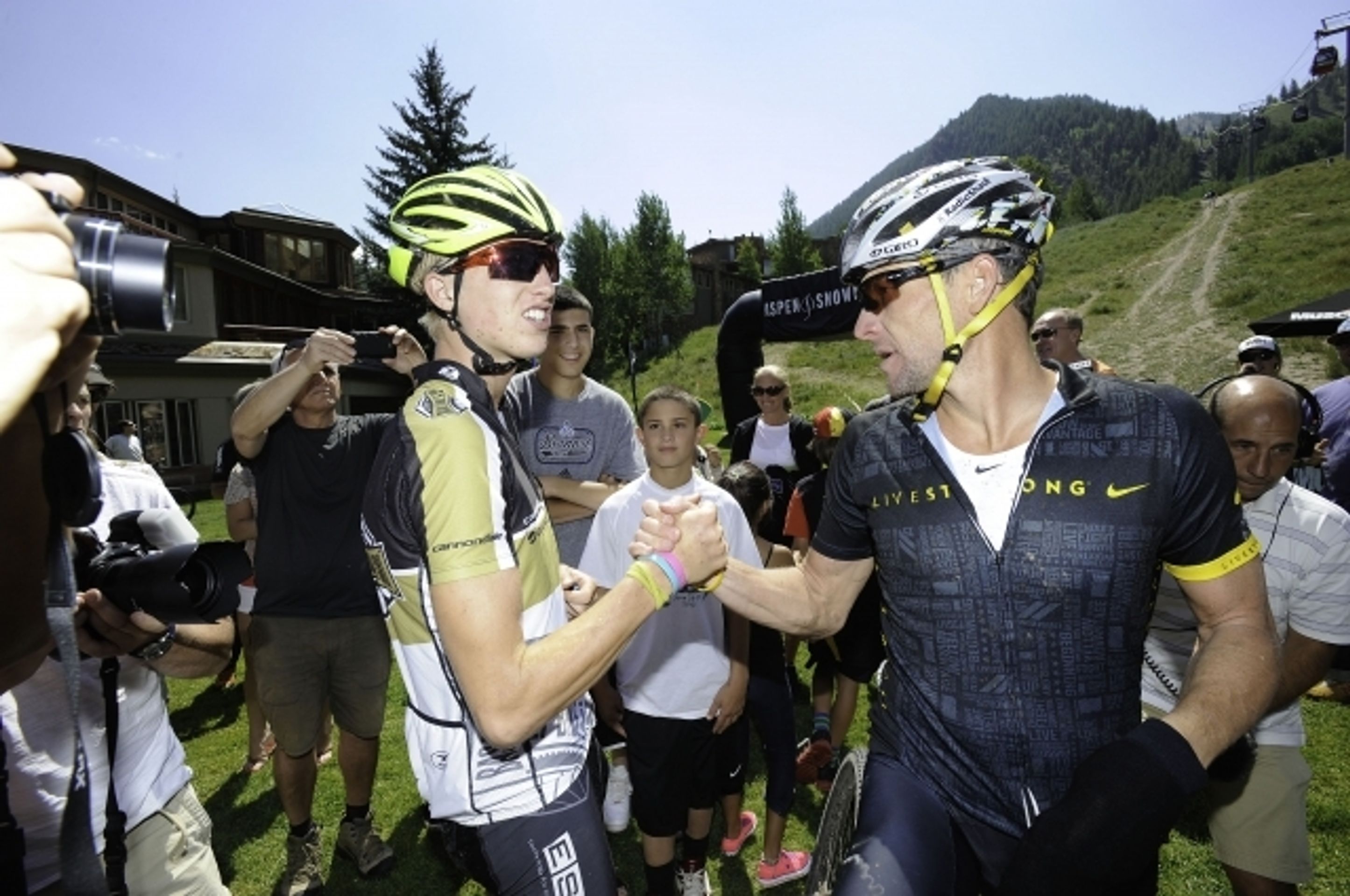 Lance Armstrong - 6 - GALERIE: Lance Armstrong už zase jezdí na kole (6/10)