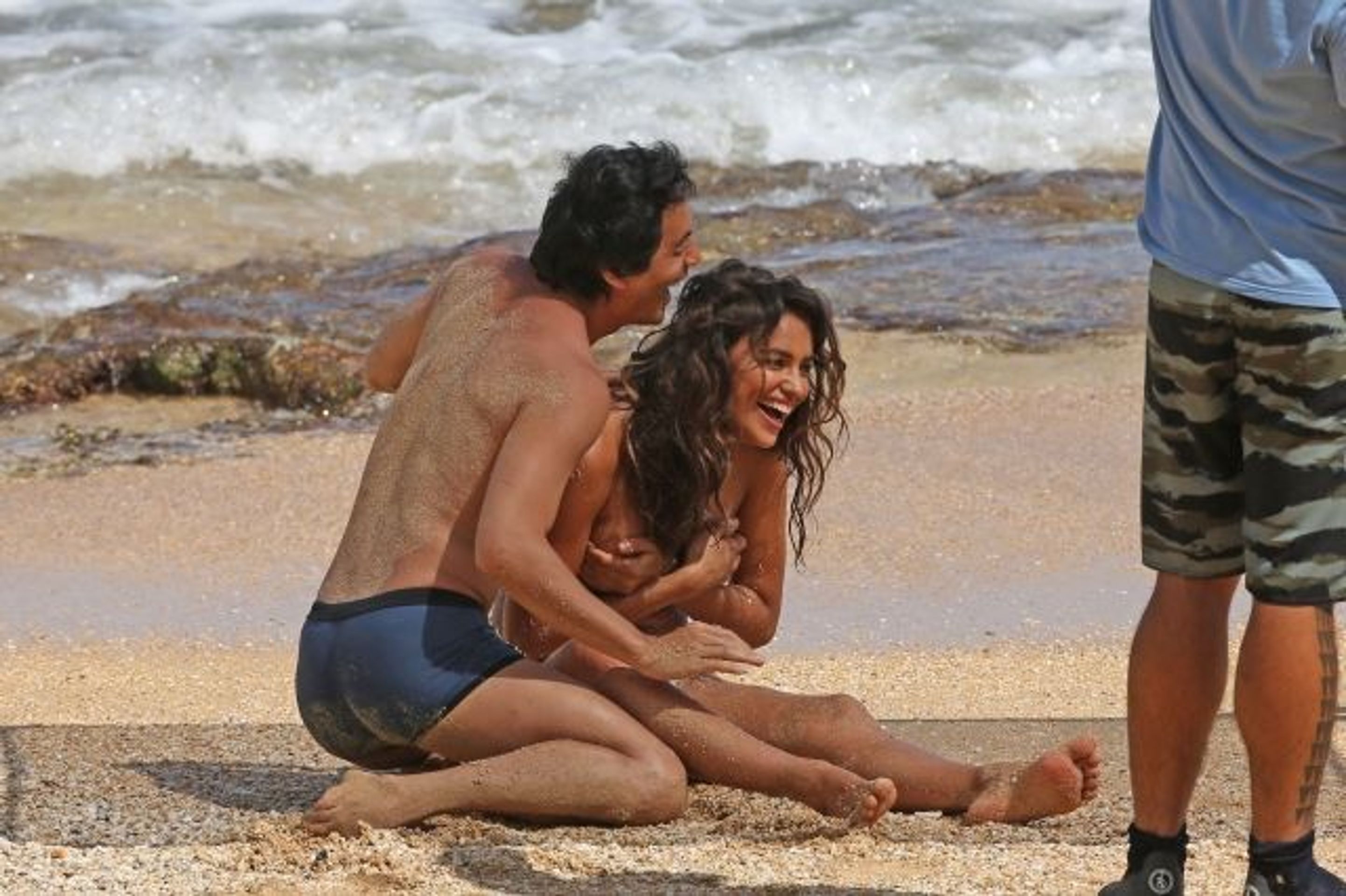 Irina Shayk - 4 - GALERIE: Modelka Irina Shayk při focení na pláži (1/6)