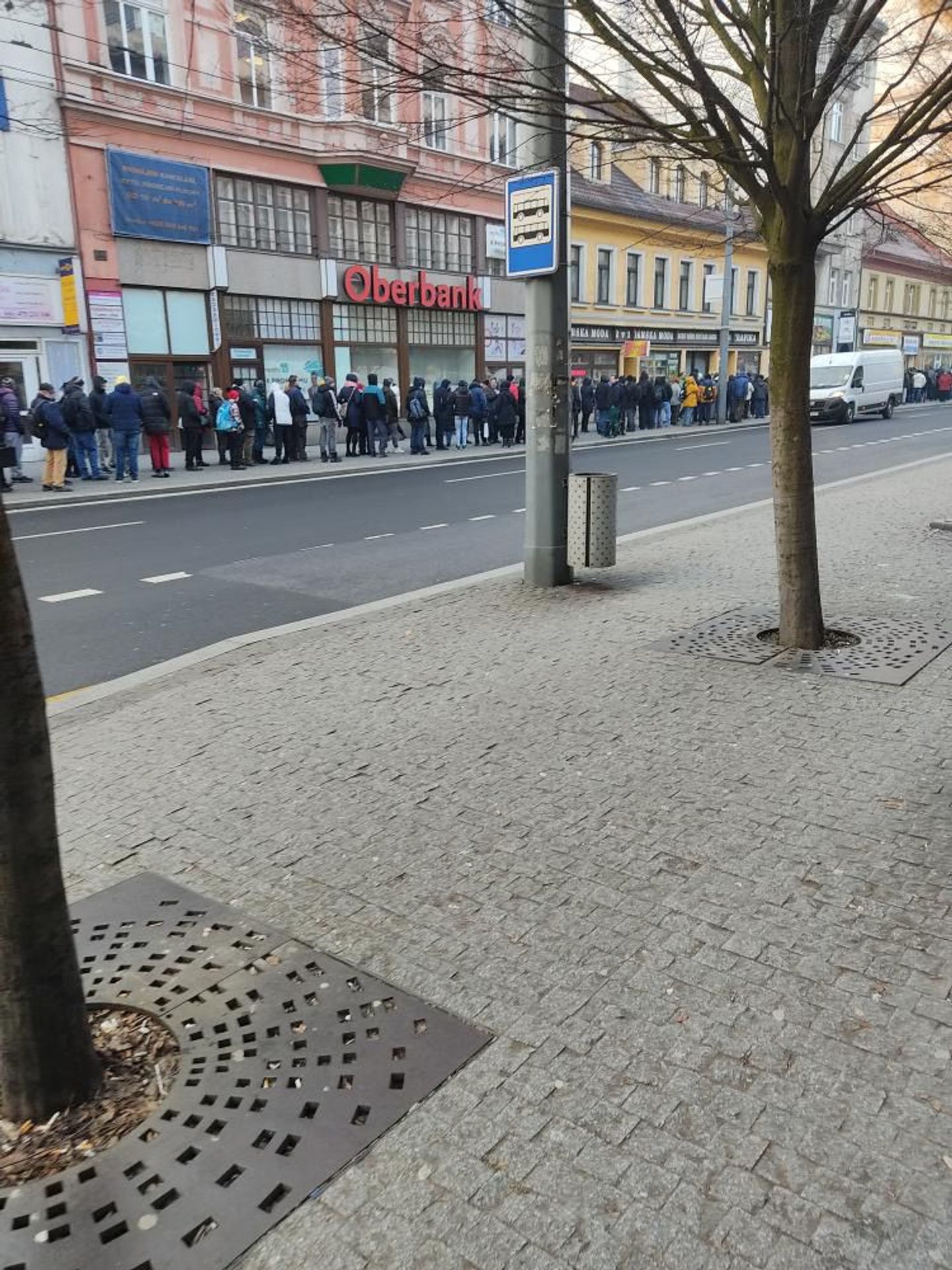 Fronta před ČNB (1) - Fronta před ČNB (11/11)