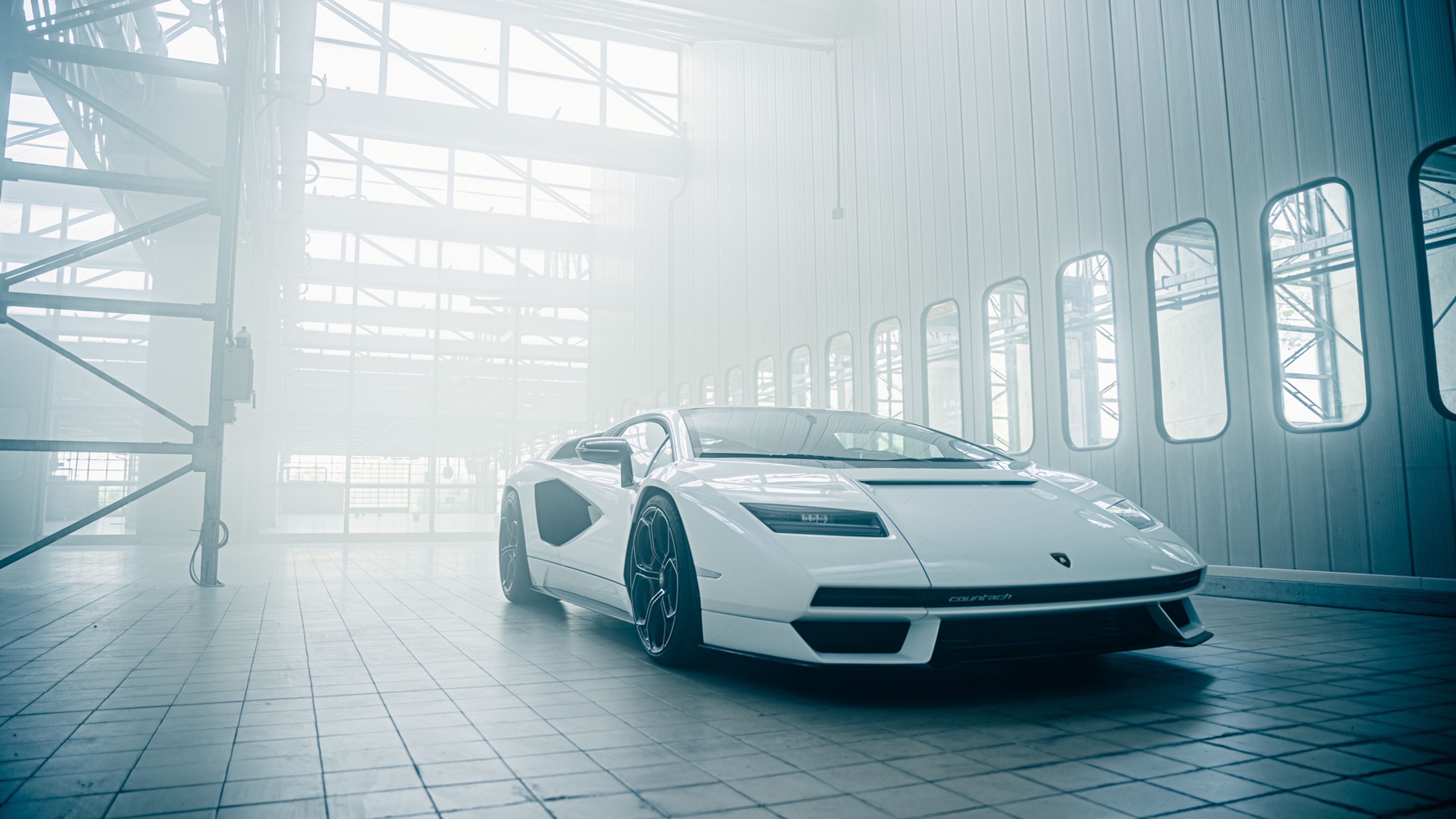 Lamborghini Countach - 37 - Fotogalerie: Ikonické Lambo Countach v nové podobě (15/19)