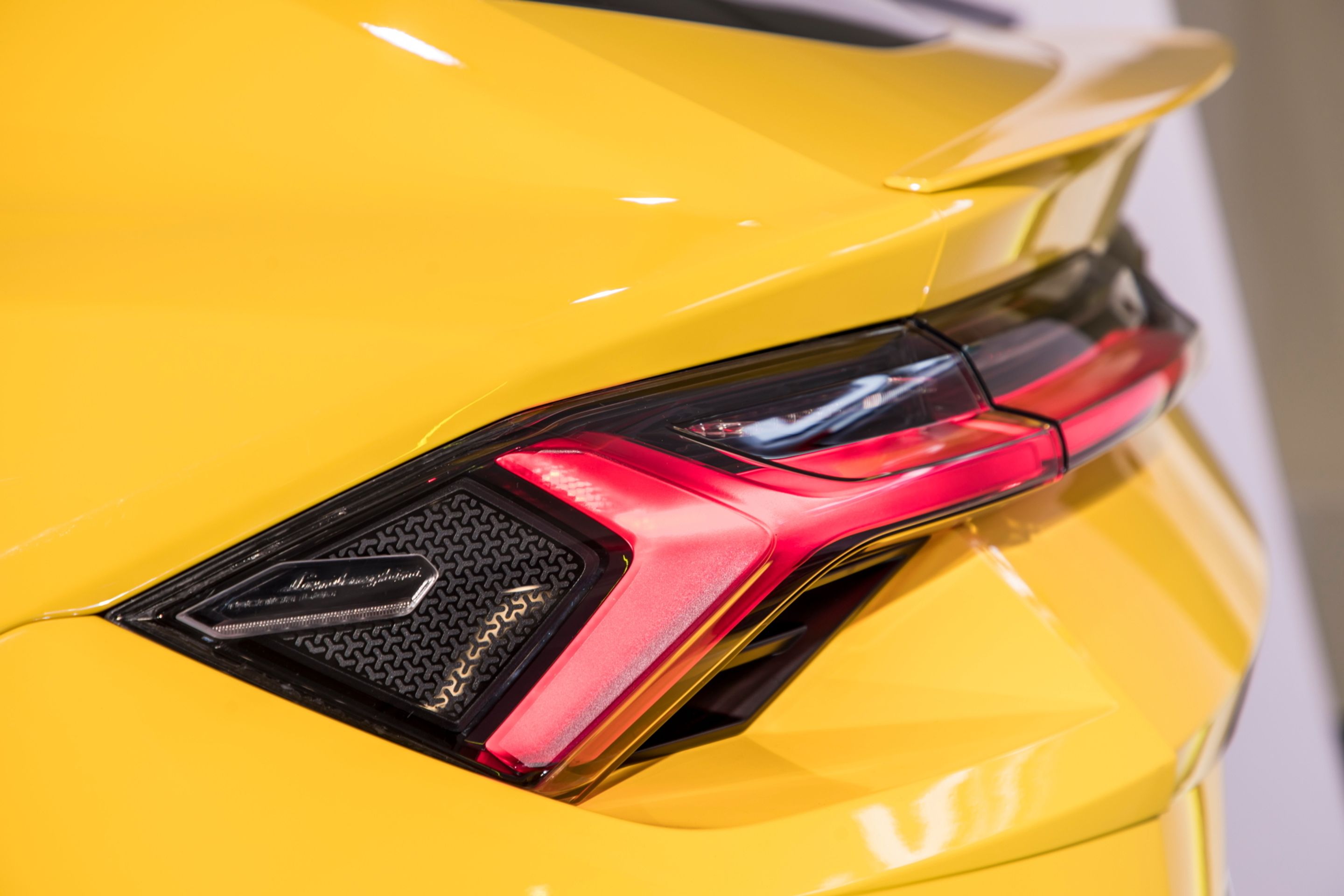 Lamborghini Urus - 32 - Fotogalerie: Nejdrsnější SUV Lamborghini Urus (12/30)