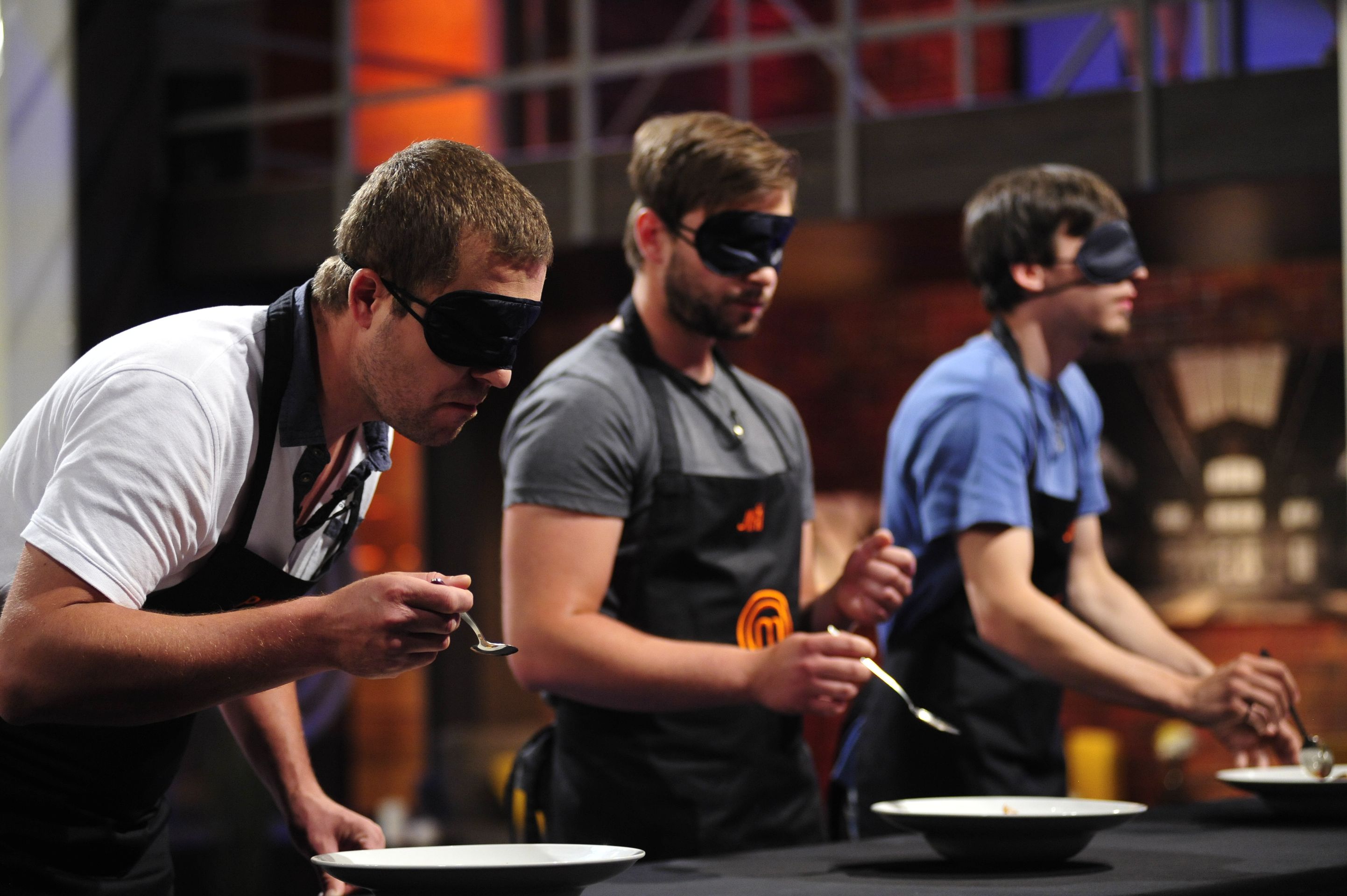 MasterChef: Soutěžící ochutnávají jídlo - GALERIE: Vítěz druhé řady MasterChef (16/39)