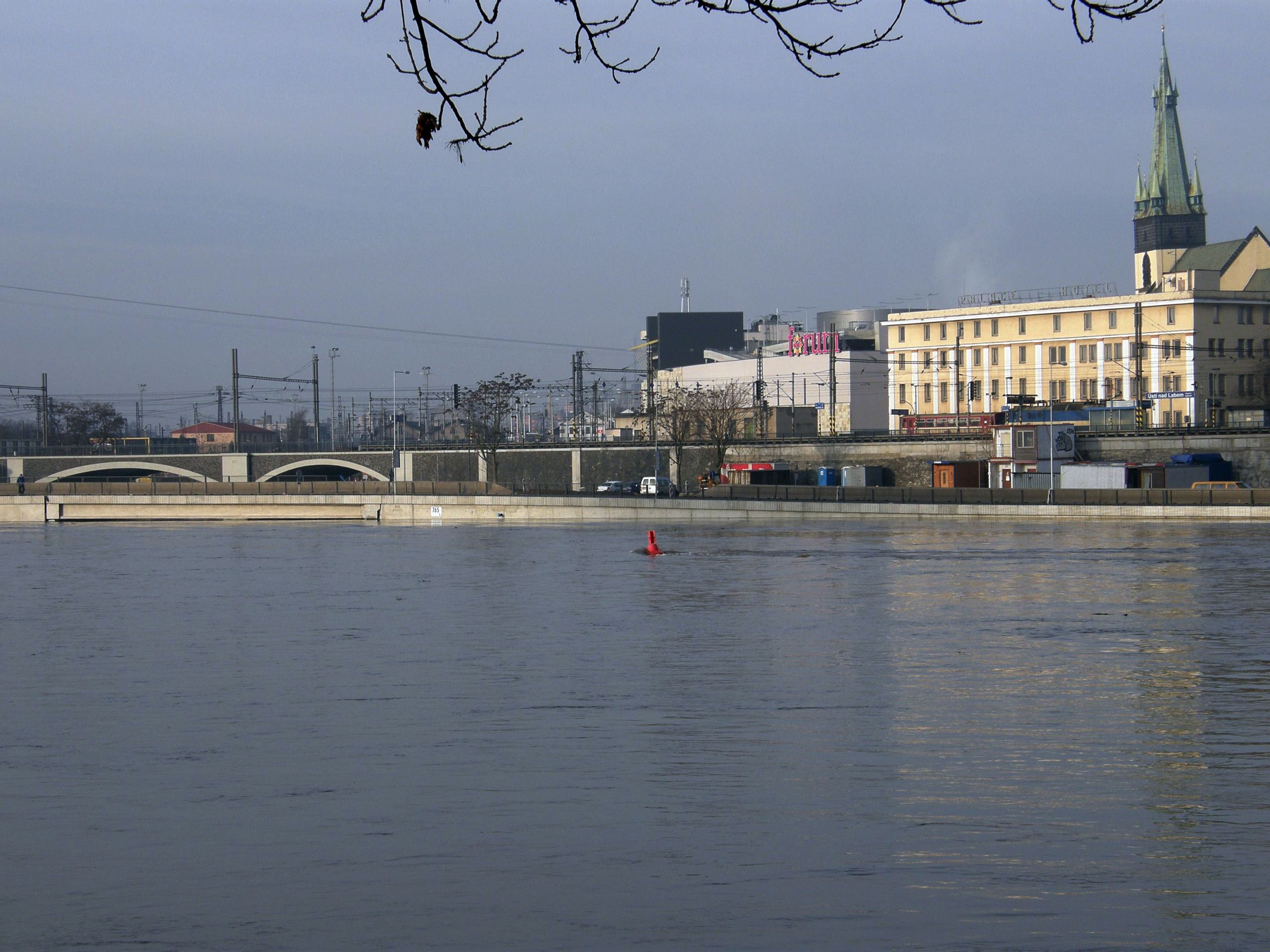 Voda v Ústí nad Labem - 4 - GALERIE: Ústí se připravuje na velkou vodu (4/20)