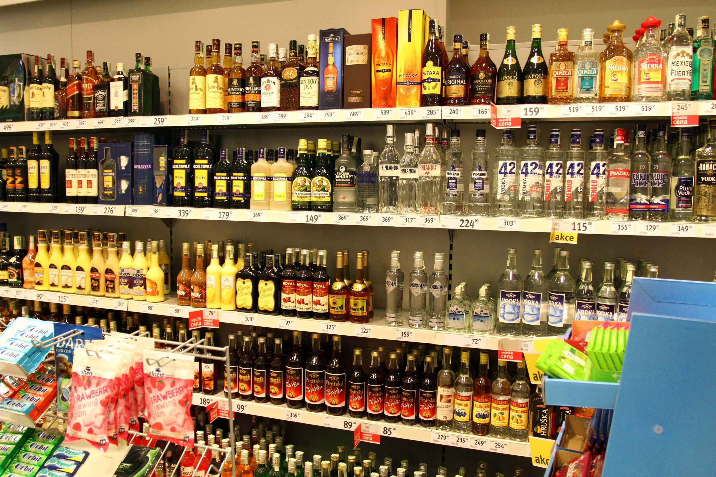 Prodejny stahují alkohol z pultů - 11 - Obchody stahují alkohol z regálů (6/15)