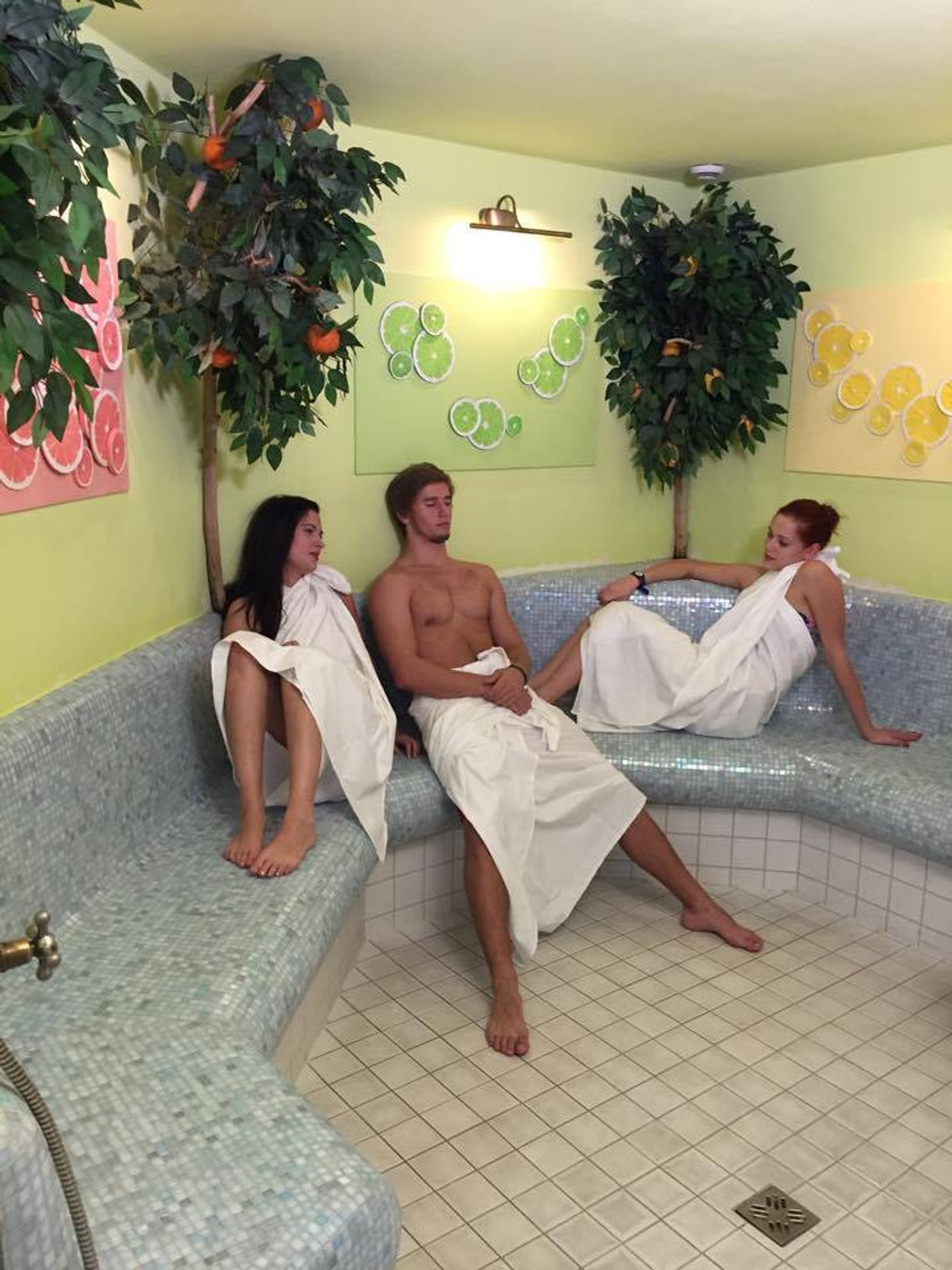 SuperStar 2015: TOP 6 si užívá wellness a vířivku - 16 - Galerie: Finalisti SuperStar ve wellness centru (1/15)