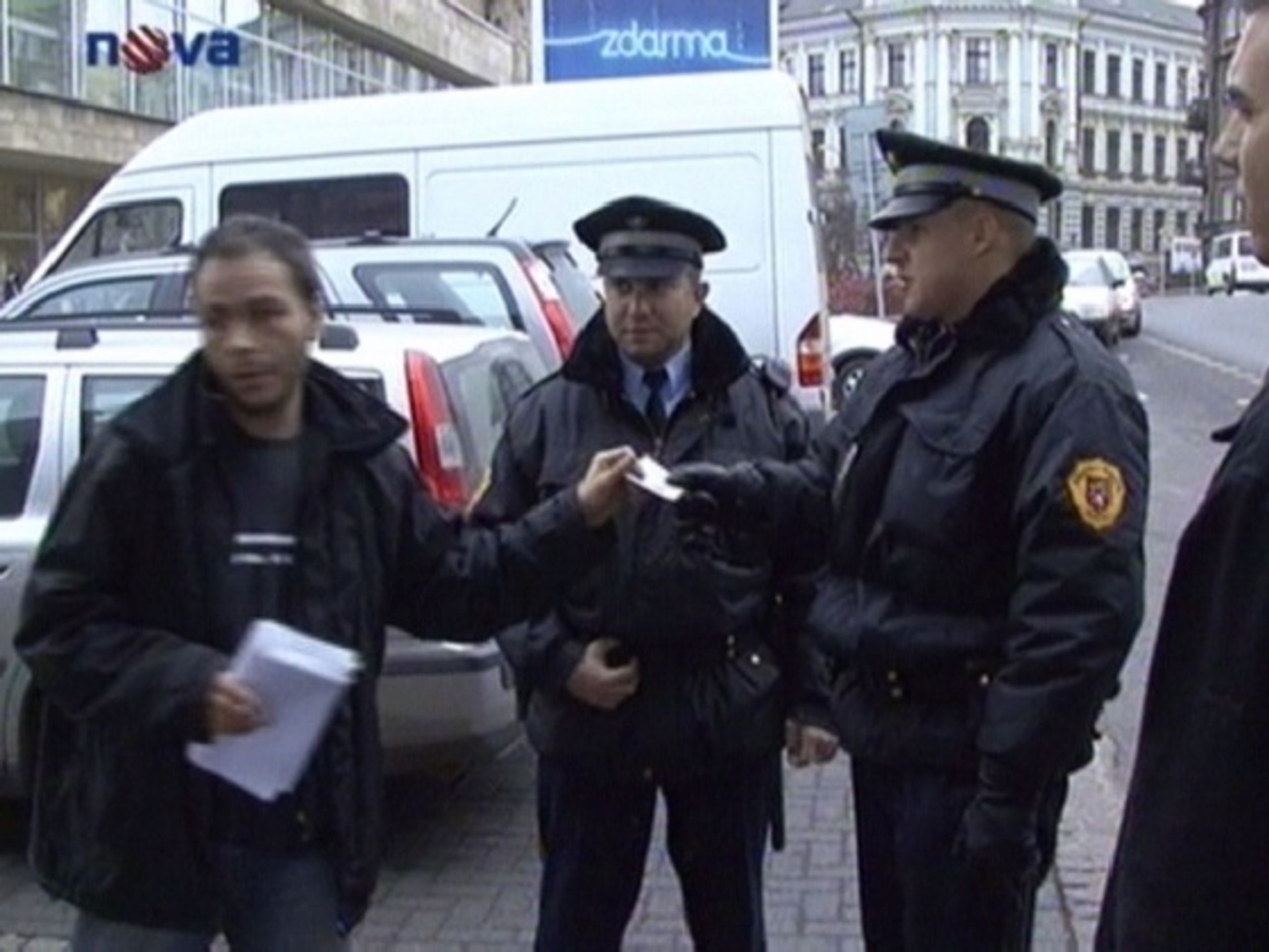 Policisté - Policisté jsou v předvánočním čase shovívavější (2/2)