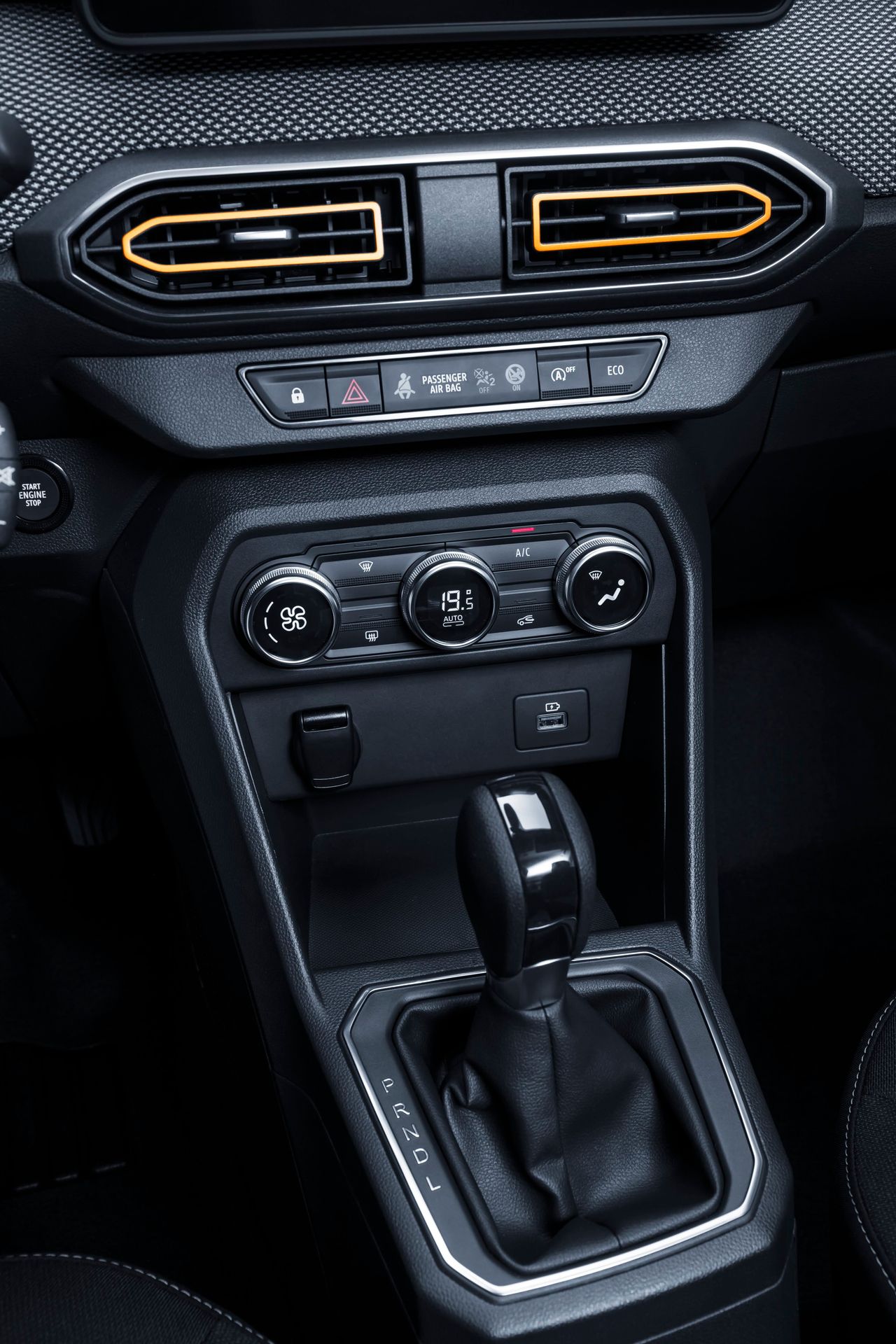Nová generace modelů Dacia Logan, Sandero a Sandero Stepway - 36 - Fotogalerie: Dacia ukázala novou generaci tří stěžejních modelů (19/23)