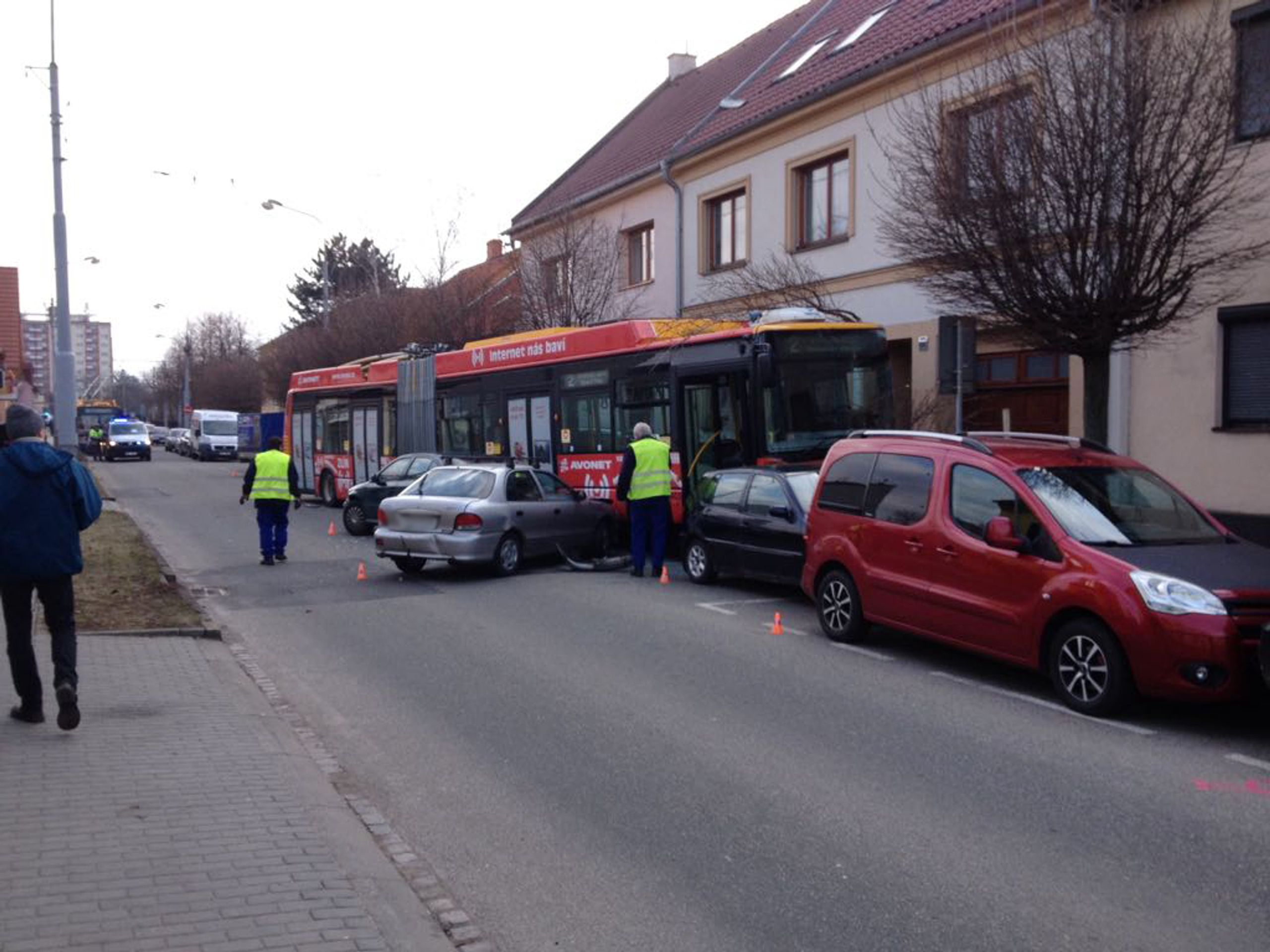 Nehoda trolejbusu ve Zlíně - 1 - GALERIE: Nehoda trolejbusu ve Zlíně (4/13)