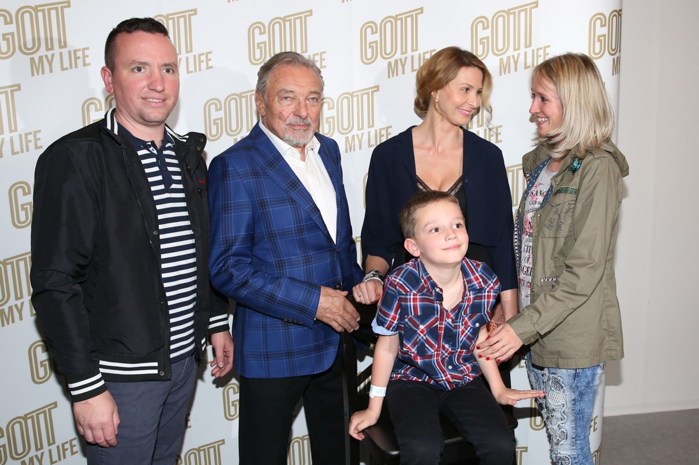 Karel Gott, dcera Lucie Kovaříková, syn Honzík, manžel, Ivana Gottová - GALERIE: Karel Gott s rodinou (8/9)