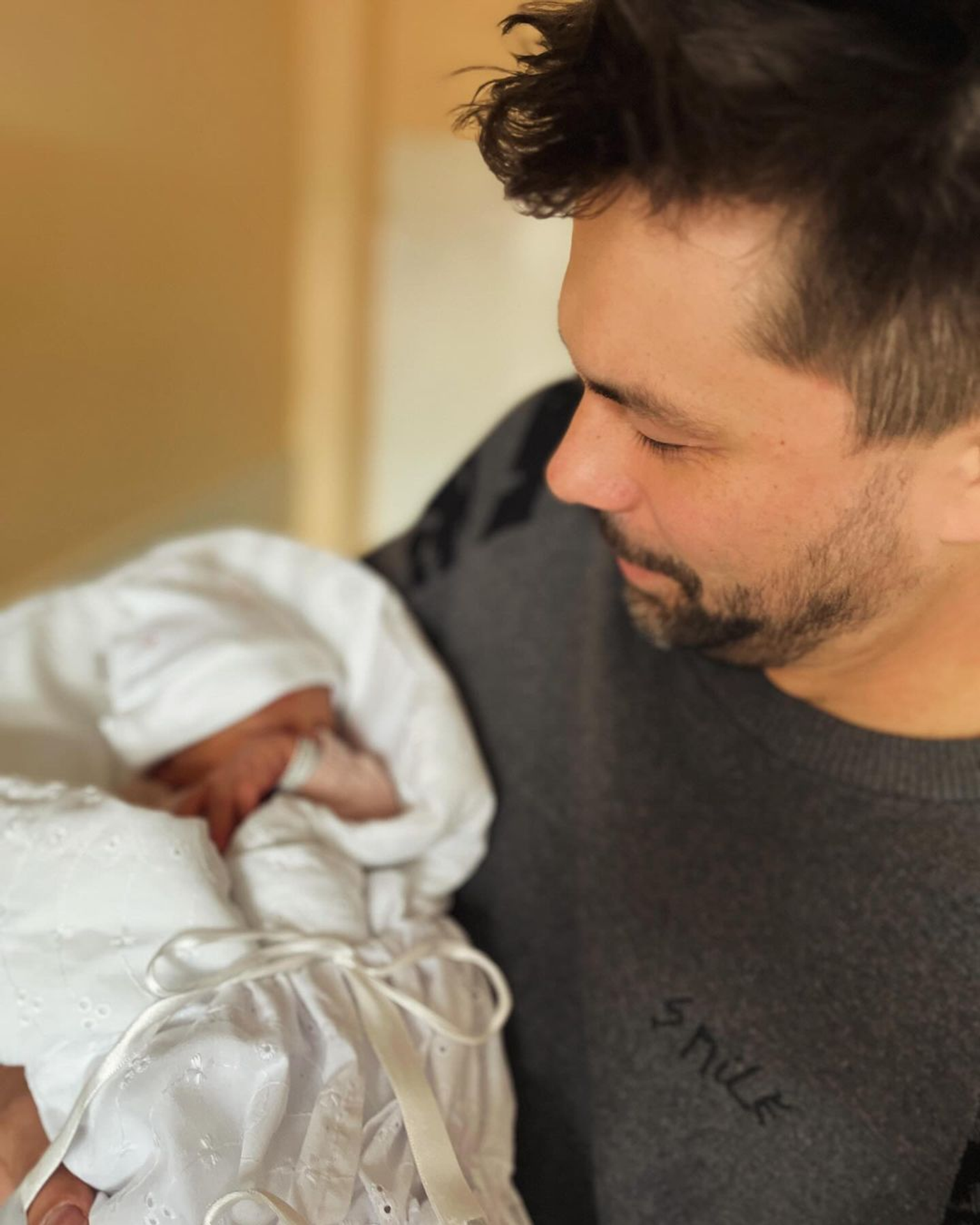 Zpěvák Adam Ďurica se stal trojnásobným otcem - Slovenský zpěvák se raduje z dcery (1/3)