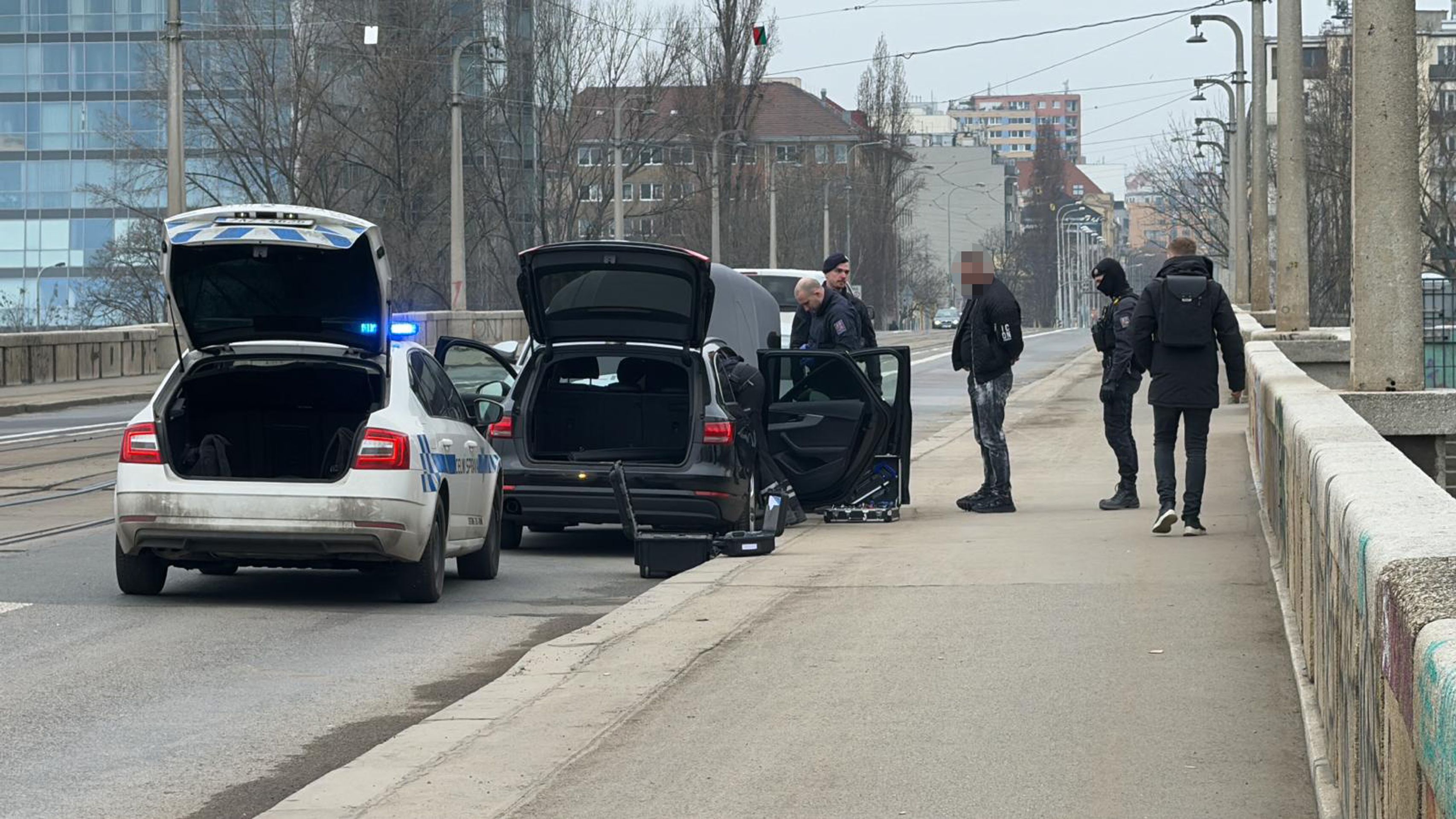 Policejní zásah na pražském Libeňském mostě (5) - Policejní zásah na pražském Libeňském mostě (5/6)
