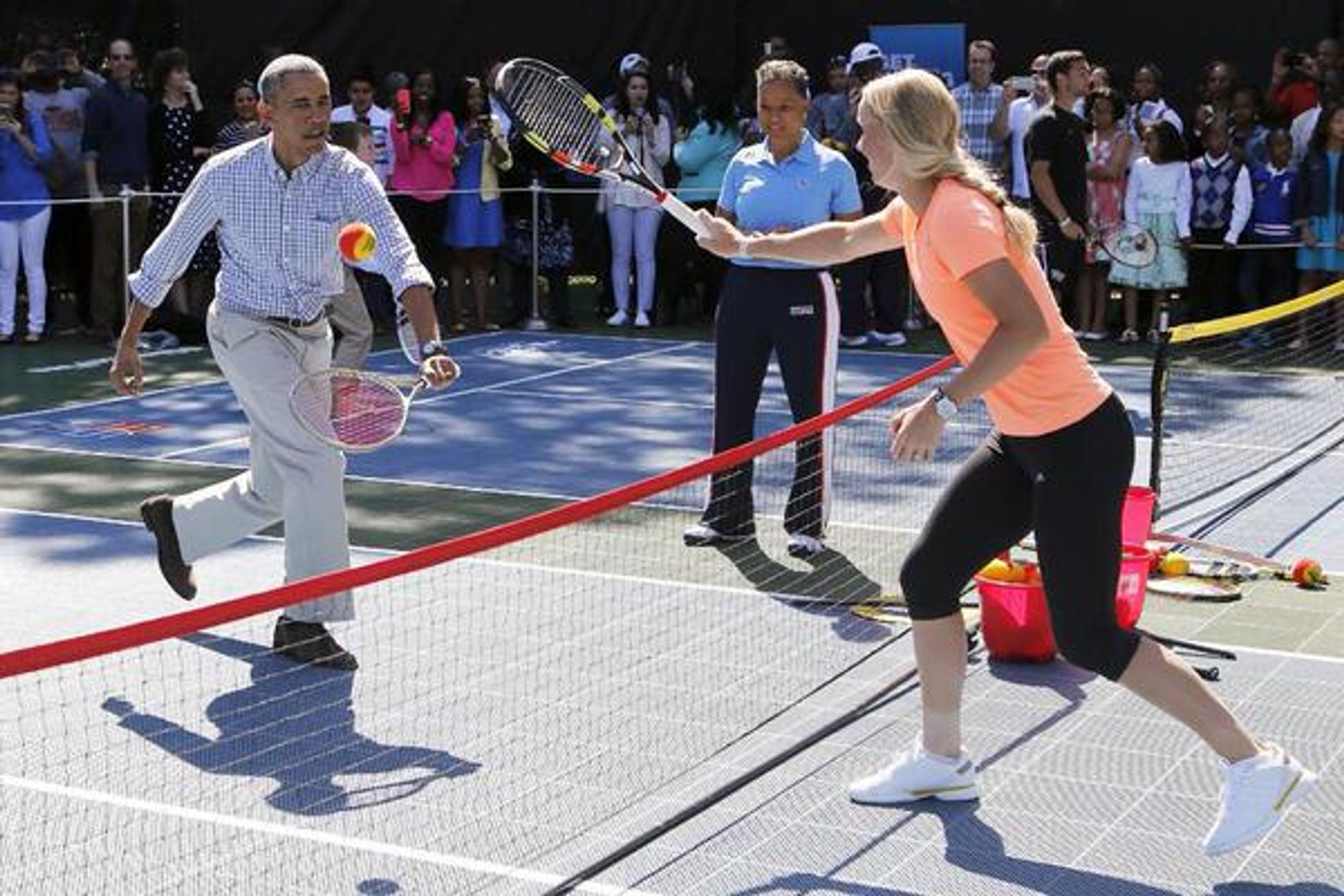 Caroline Wozniacká a Barack Obama 2 - FOTOGALERIE: Obama si zahrál tenis s Caroline Wozniackou (3/4)