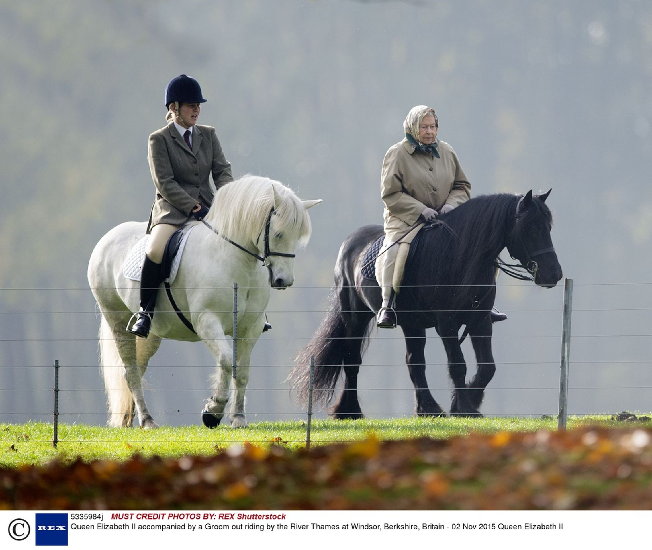 Zajímavé fotografie ze života královny Alžběty II. - Na projížďce - GALERIE: Královna Alžběta II. (20/21)