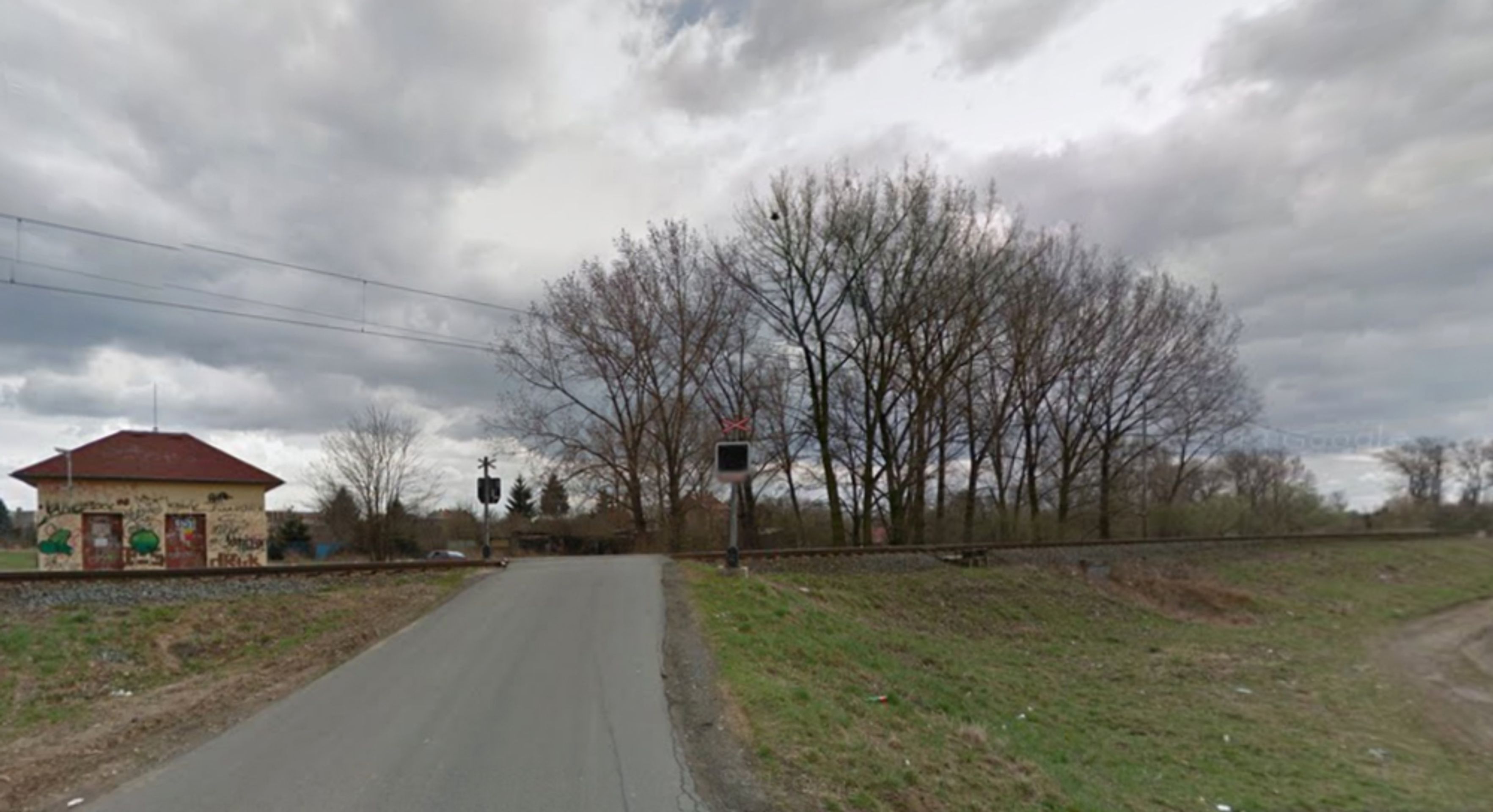 Nebezpečné přejezdy: P 7599, Olomouc - Nezamyslice, Olomoucký kraj - přejezd bez závor, řešení: se závorami. DŮVOD: Velmi vysoká nehodovost - GALERIE: Nebezpečné přejezdy - Královéhradecký kraj, Pardubický kraj, Olomoucký kraj, Moravskoslezský kraj (11/17)