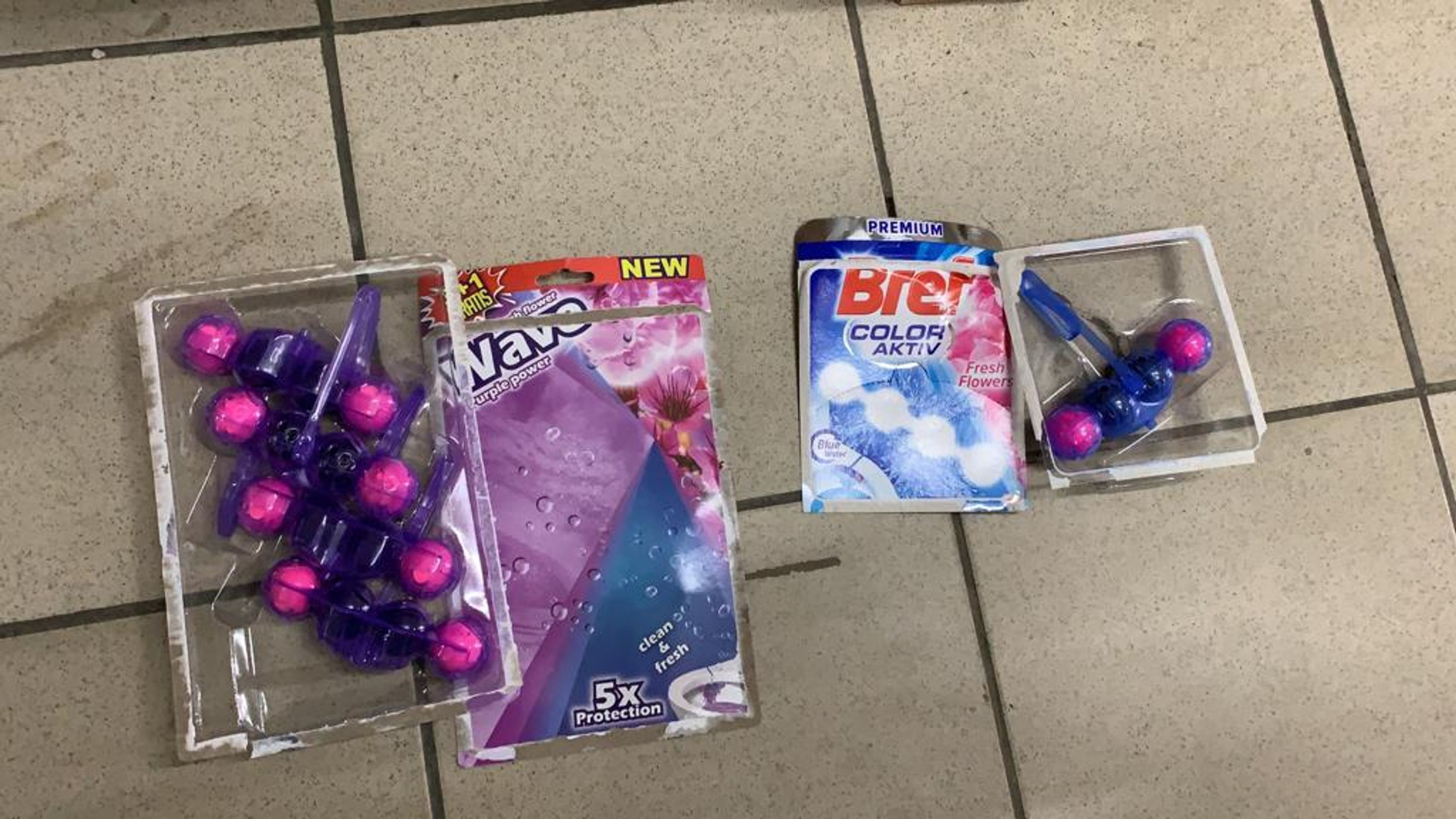 Padělky vůní do záchoda v pražské Sapě - 4 - GALERIE: Padělky vůní do záchoda v pražské Sapě (4/6)
