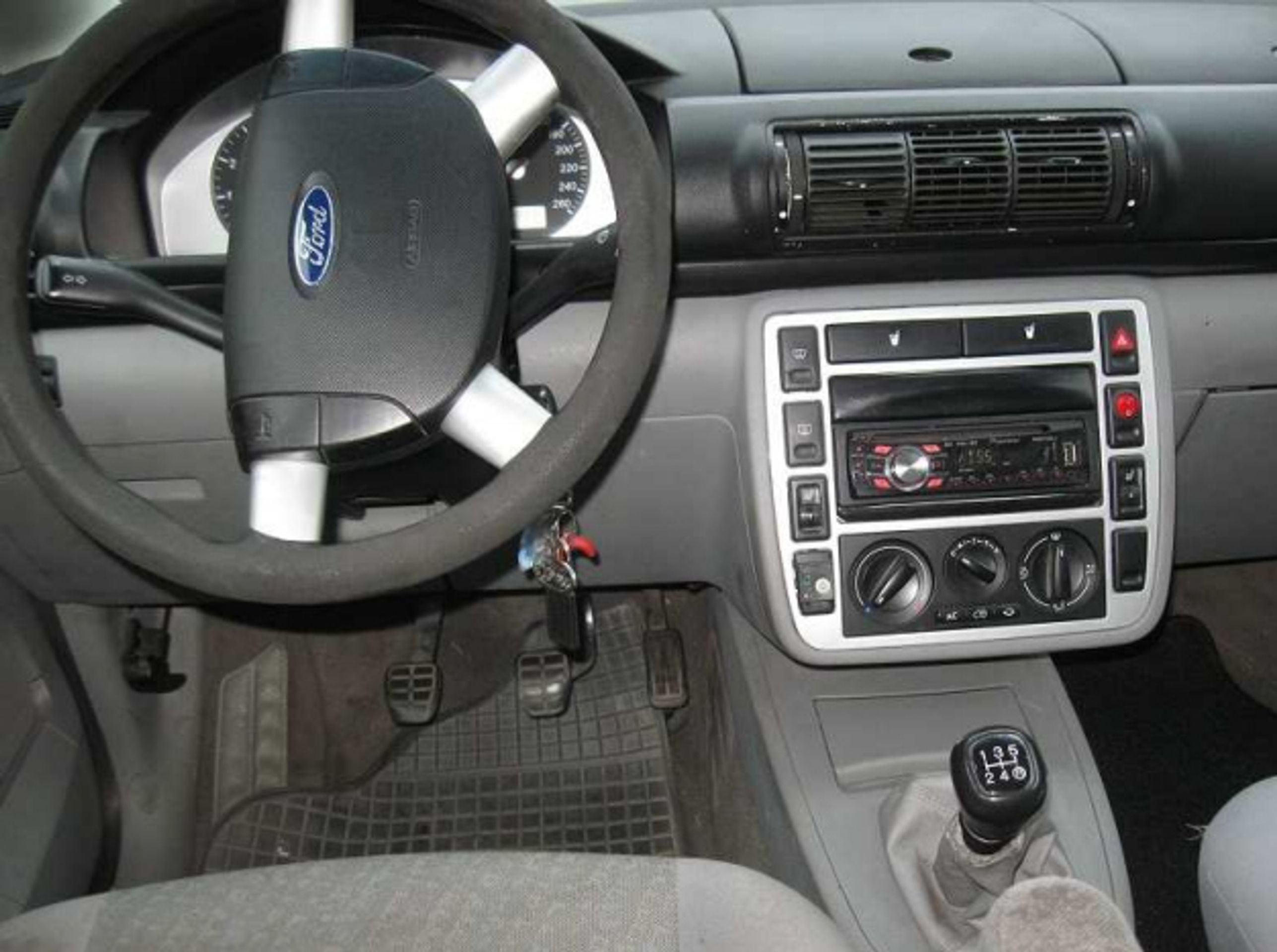 Dražba - Ford Galaxy (benzin + LPG), Vyvolávací cena: 20.000,- - GALERIE: Dražba motorových vozidel (12/51)