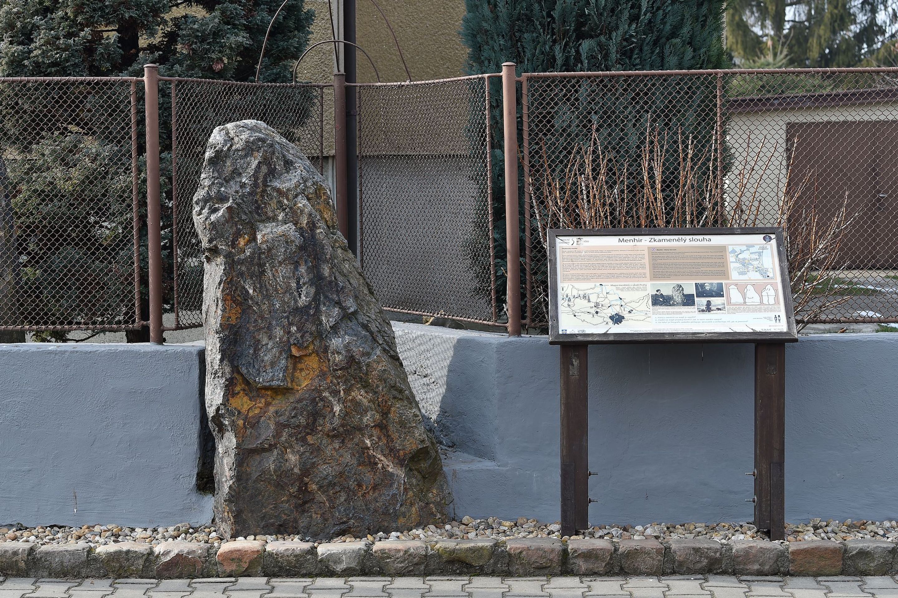 Menhir v Dolních Chabrech - 3 - GALERIE: Menhir v Dolních Chabrech (5/6)