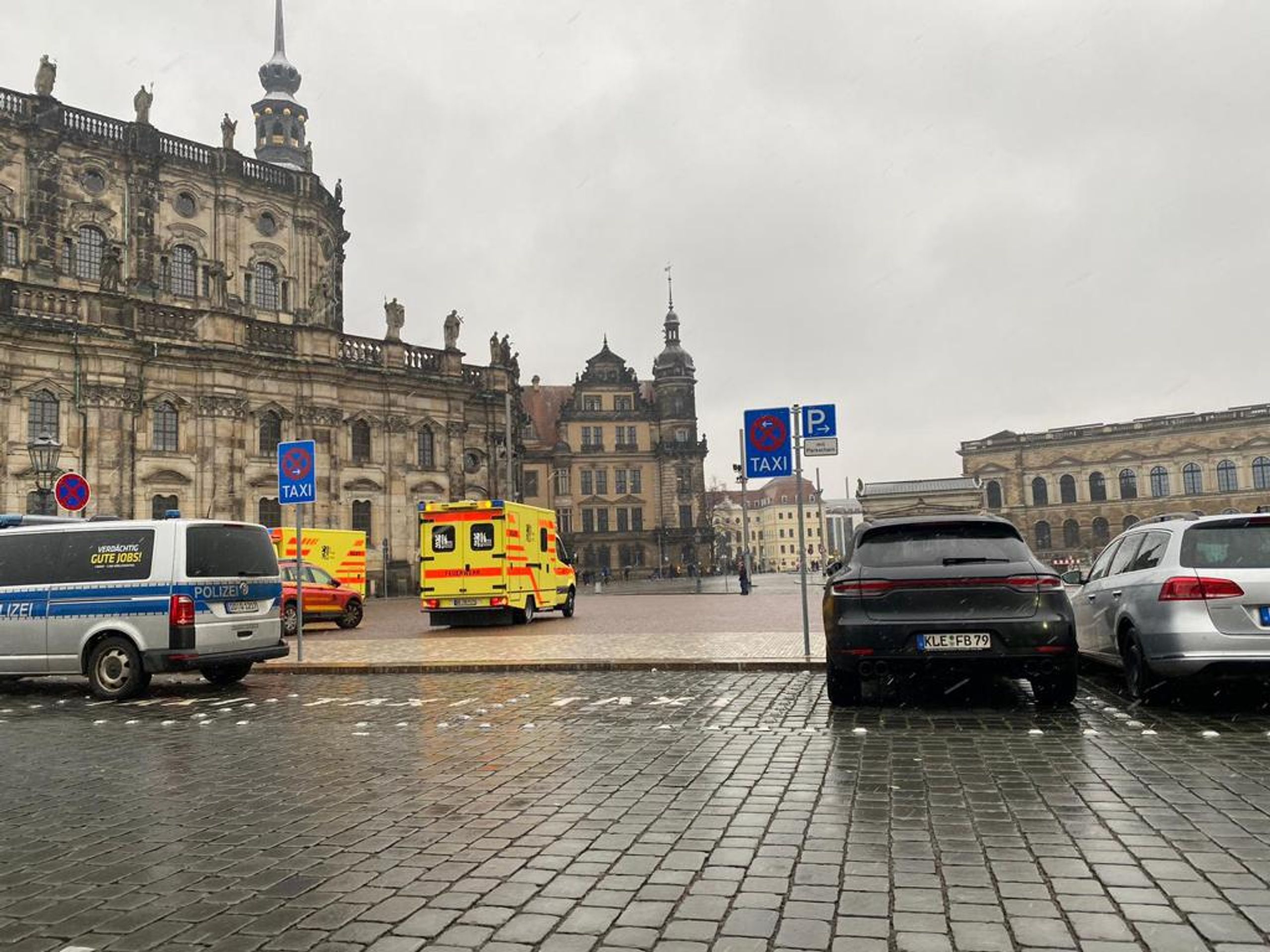 Ozbrojený muž v centru Drážďan - Policie řeší smrt ženy v Drážďanech (2/6)