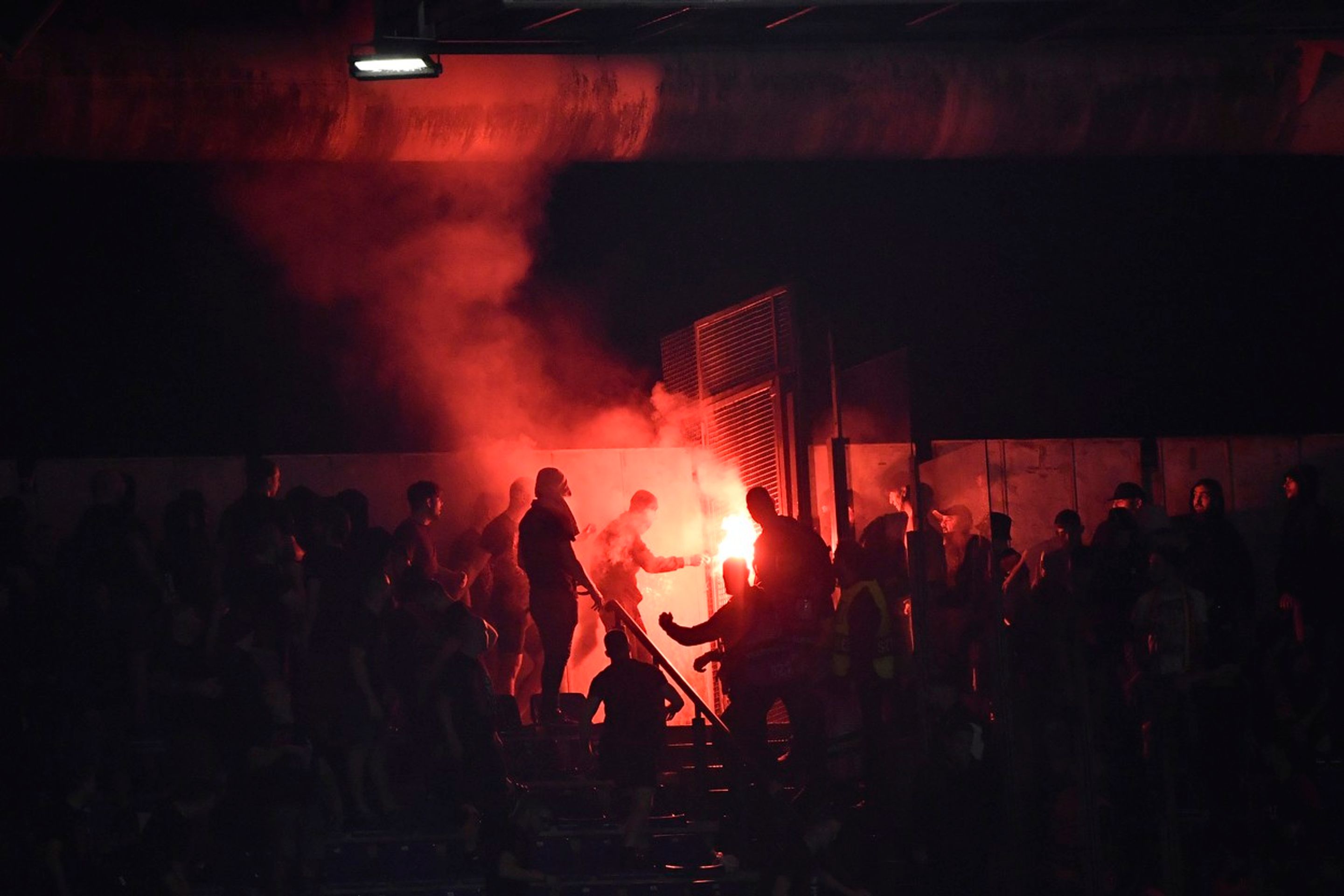 Fanoušci na stadionu během zápasu mezi pražskou Slavií a AS Řím - Fotbalové utkání v Římě (4/4)