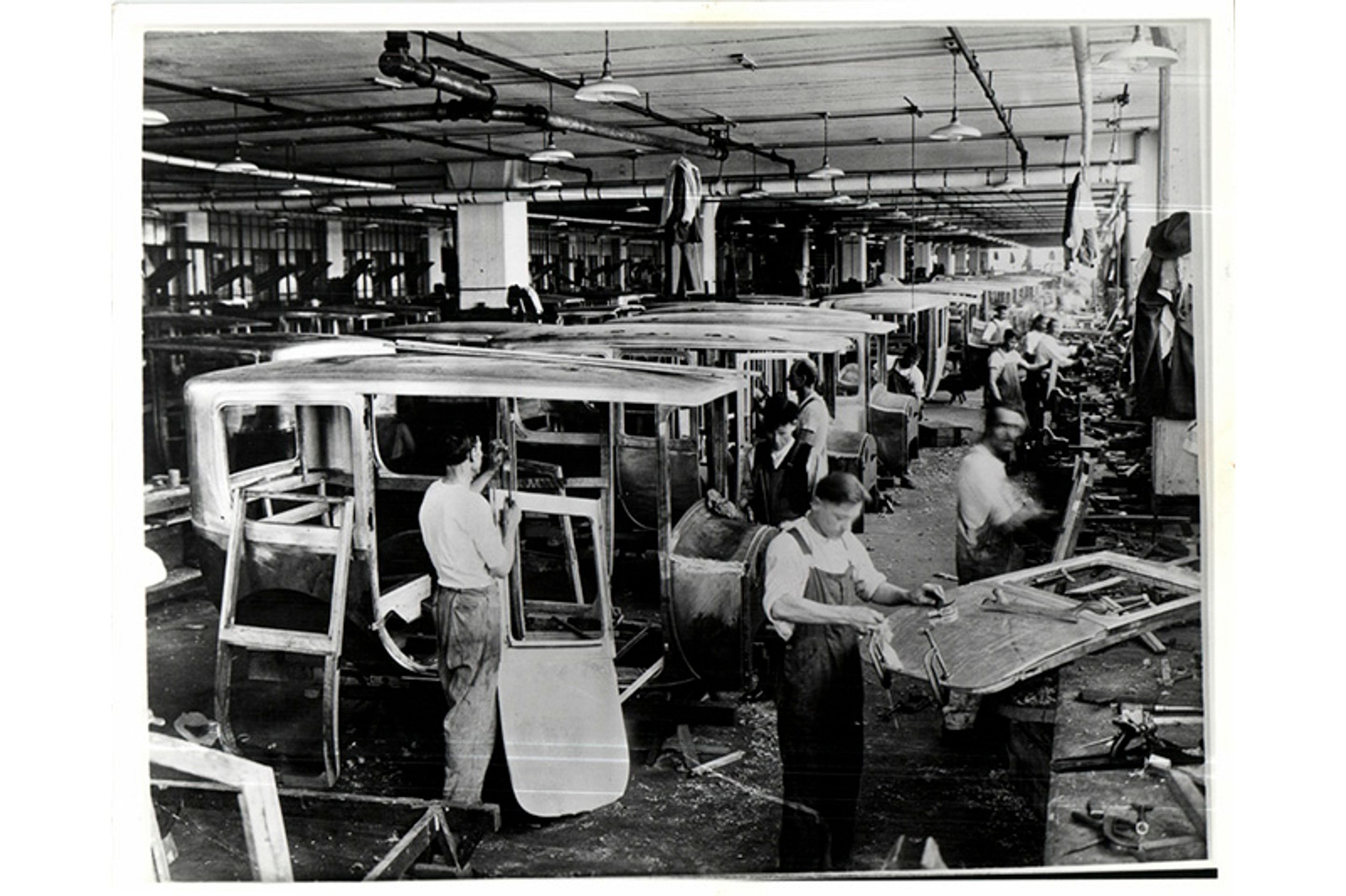 Packard Automotive Plant v Detroitu - Slavná obří továrna Packardu v Detroitu v dobách největší slávy a dnes (19/22)
