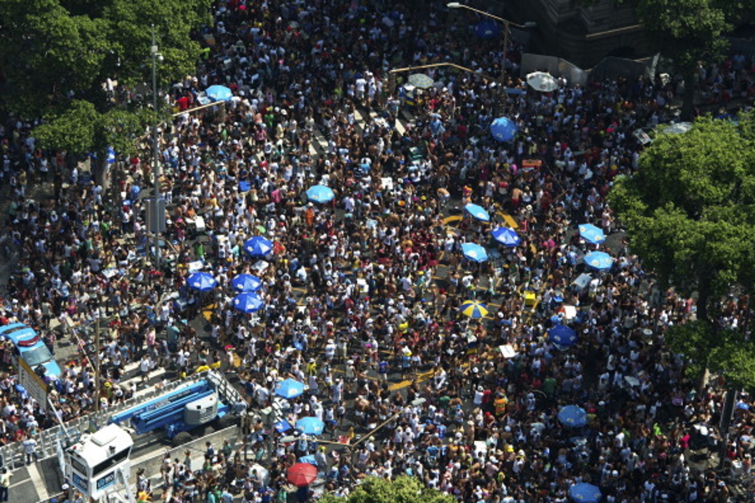 Karneval v Riu de Janeru - 14 - Brazílie žije všemi barvami. Karneval začal! (6/19)