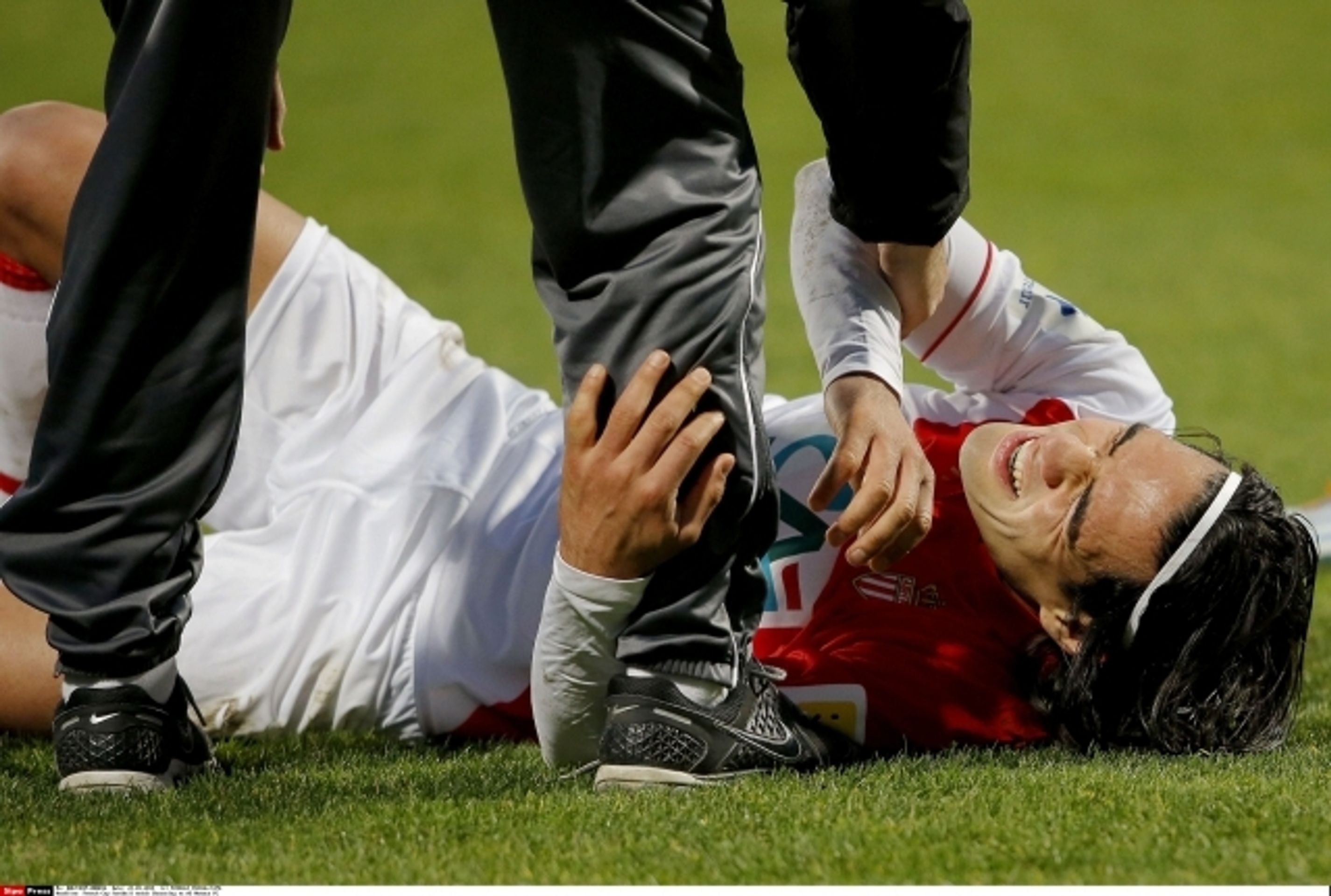 Falcao se zranil - 7 - GALERIE: Falcao se zranil ve čtvrtfinále Francouzského poháru (5/8)