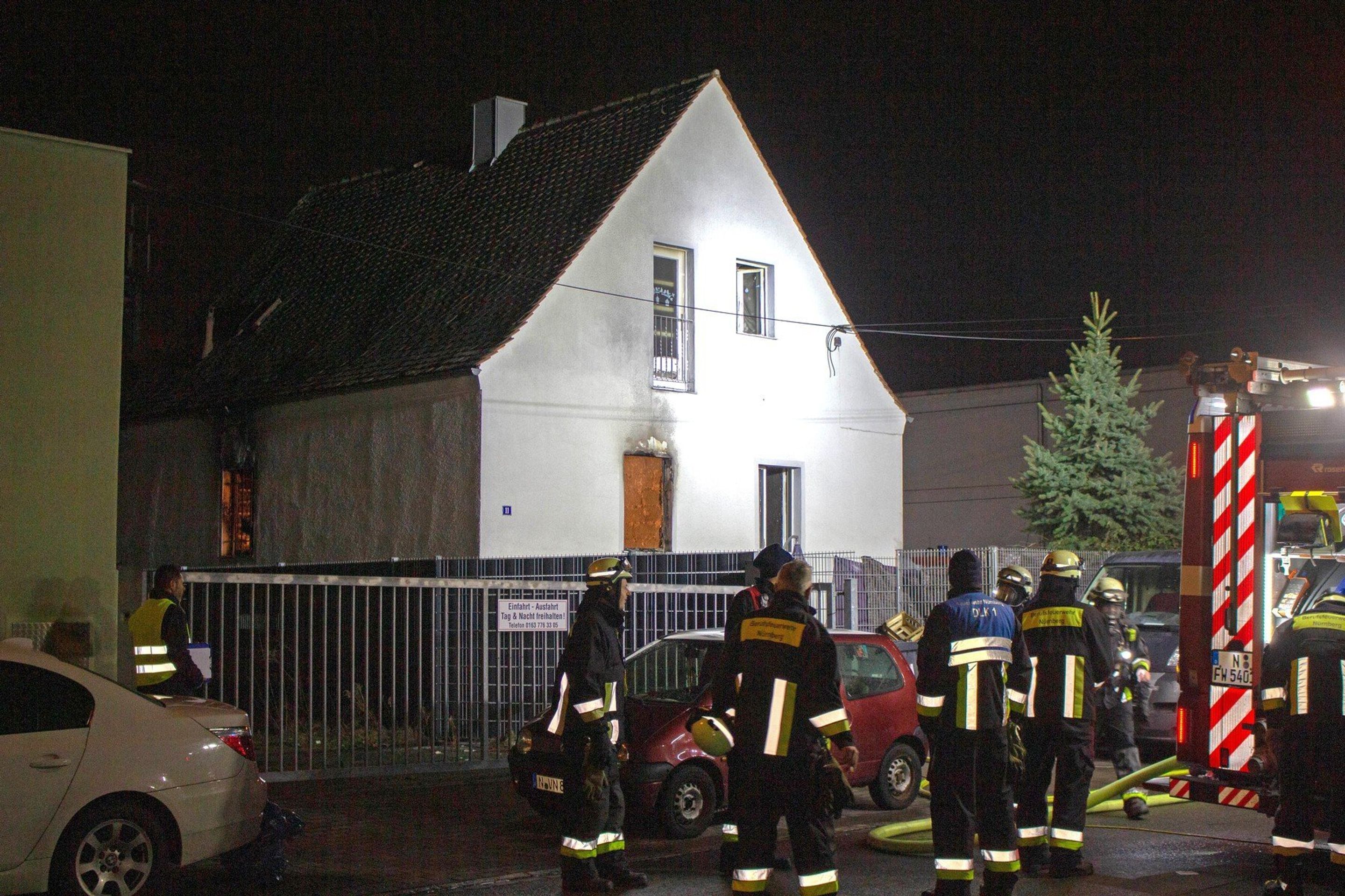 Při požáru v Norimberku zemřely čtyři děti a žena - 2 - GALERIE: Tragický požár v Norimberku (3/4)