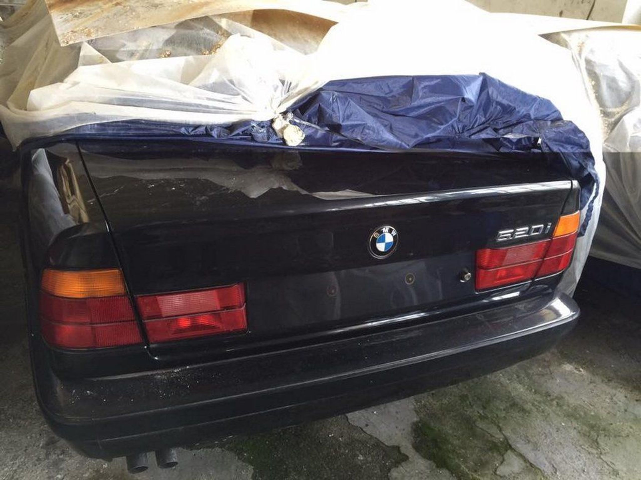 Sklad 25 let ukrýval 11 vozů BMW řady 5 - 32 - Fotogalerie: V bulharském skladu se 25 let skrýval poklad (5/16)