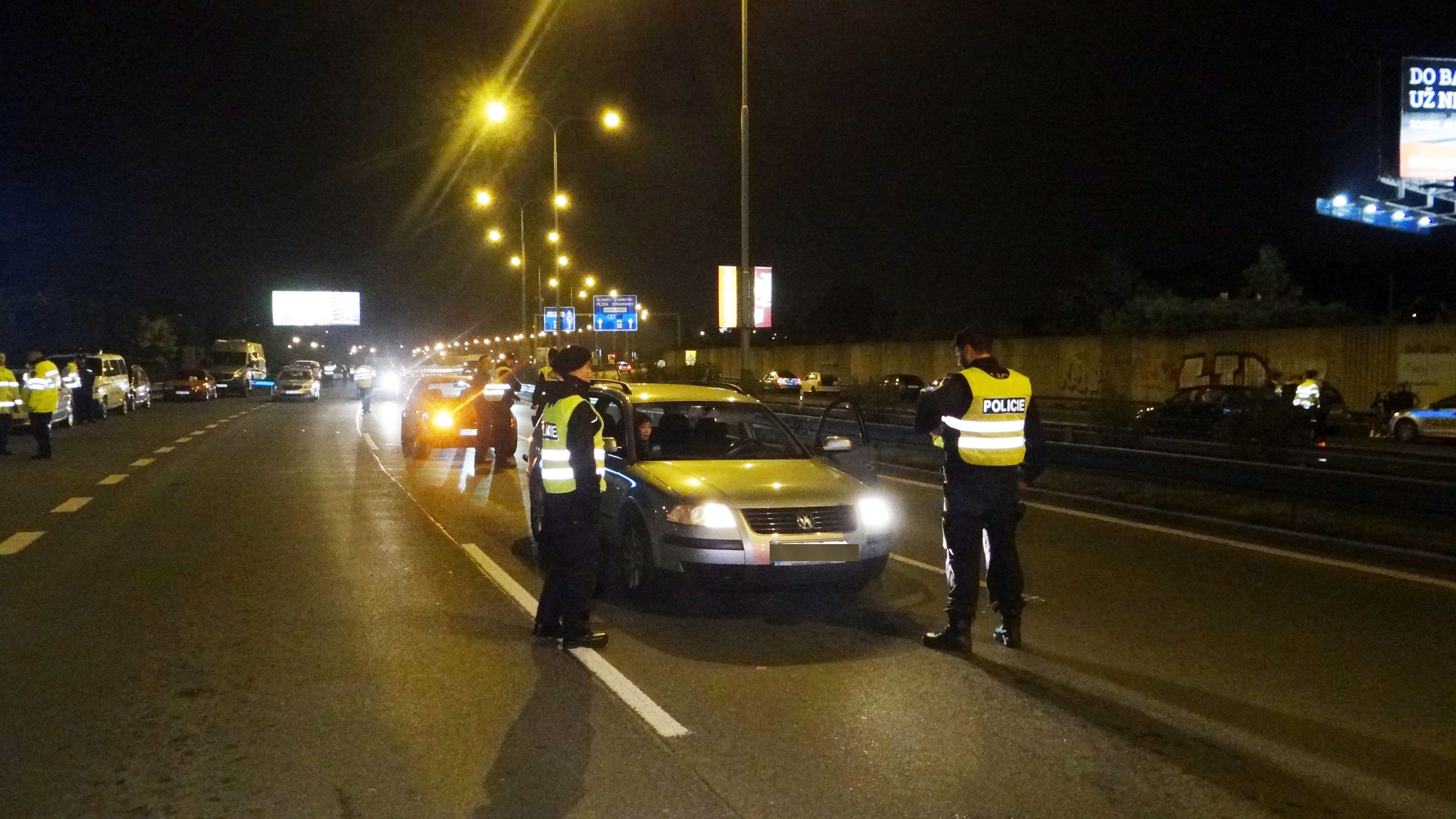 Při velké kontrolní akci přistihli policisté několik řidičů pod vlivem - GALERIE: Policejní kontrolní akce v Praze (4/5)
