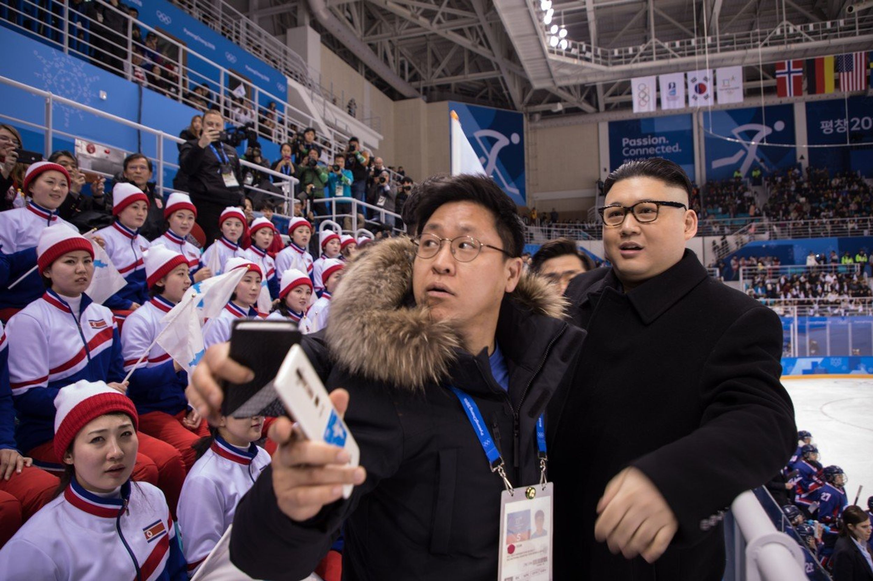 Dvojník Kim Čong-una - GALERIE: Dvojník vůdce KLDR v dějišti olympijských her (4/4)
