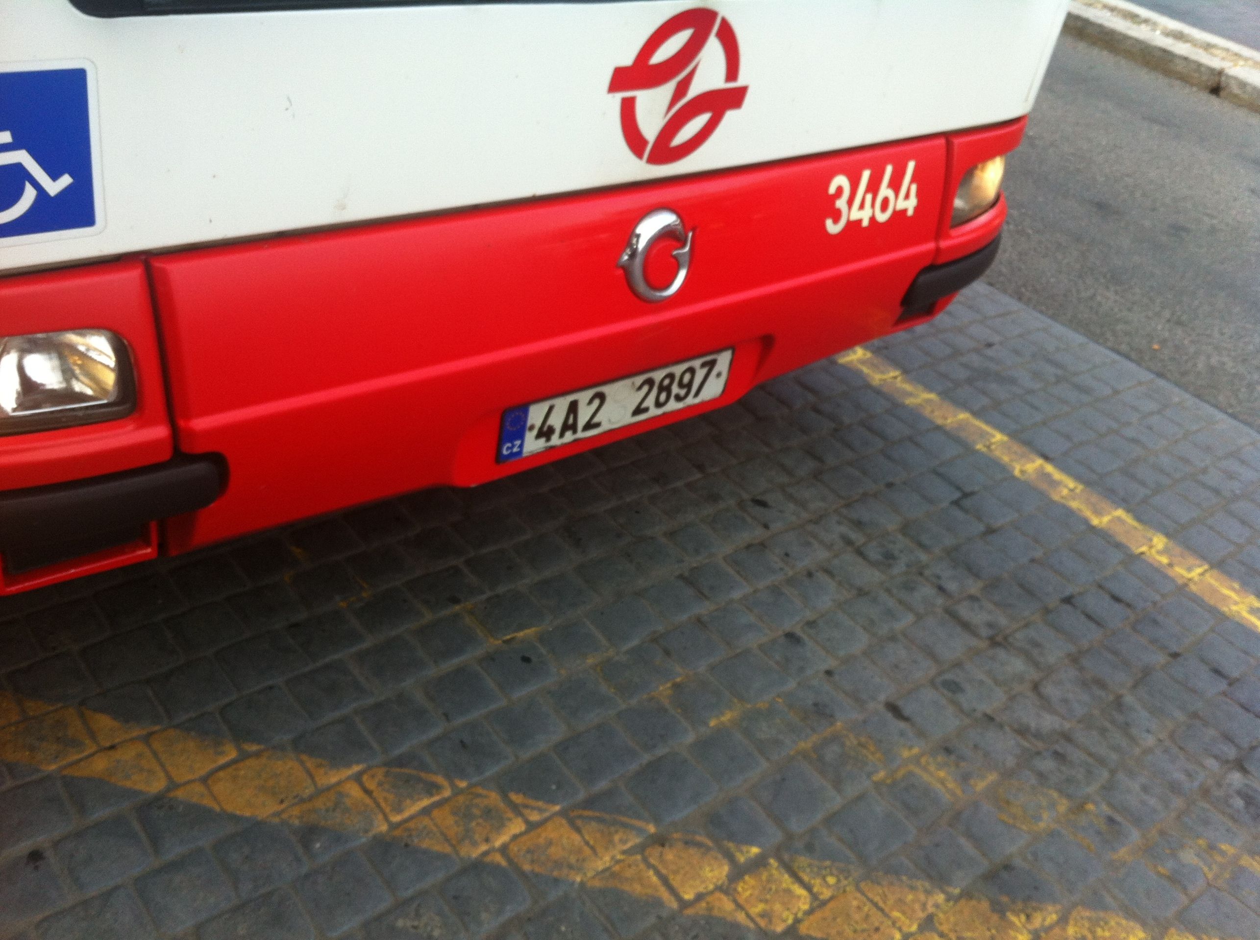 Nehoda autobusu na Smíchovském nádraží - 4 - GALERIE: Nehoda autobusu na Smíchovském nádraží (2/8)