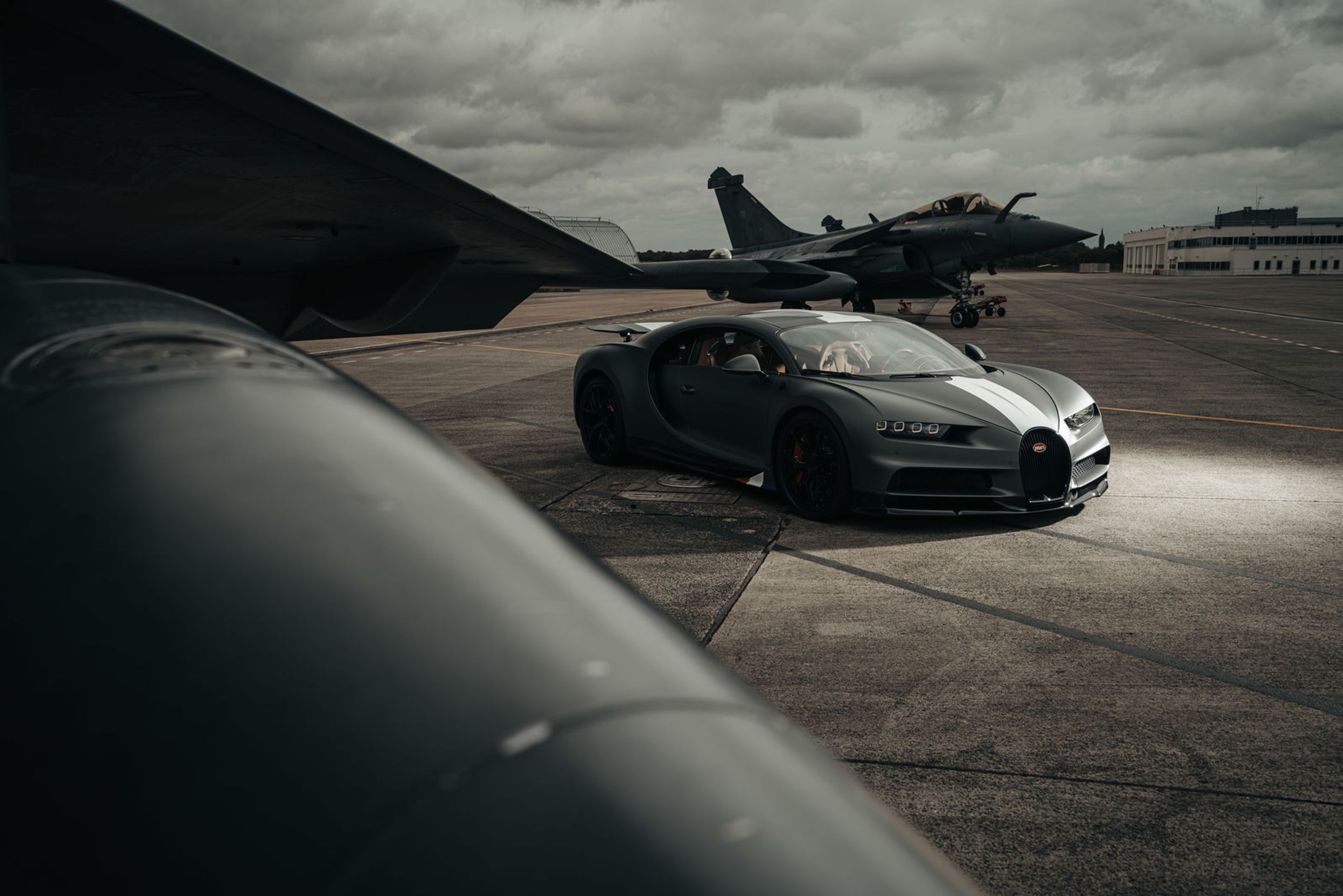 Bugatti Chiron Sport vs. armádní stíhačka - 20 - Fotogalerie: Bugatti Chiron Sport vyzval vojenskou stíhačku (3/13)