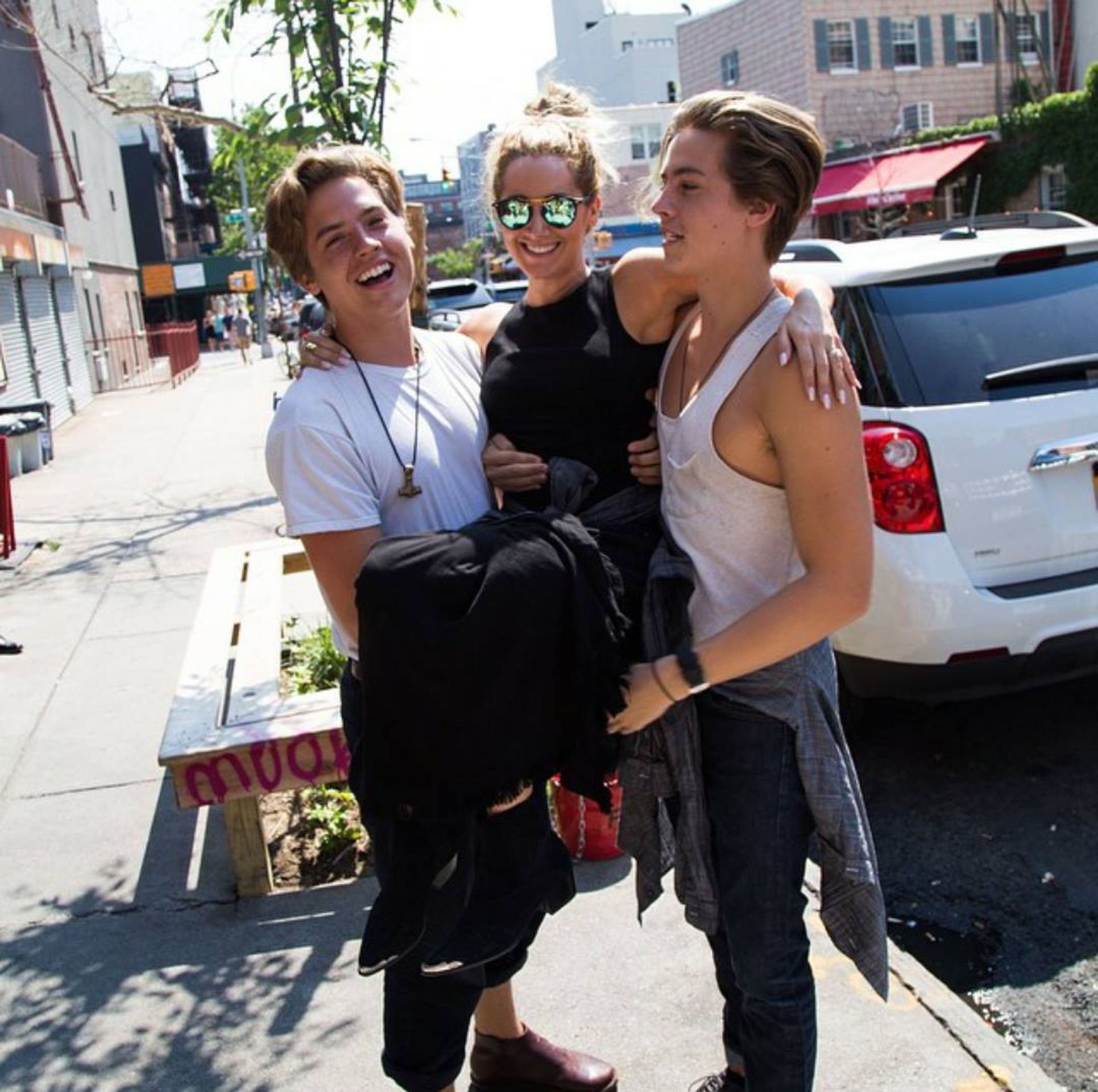 Cole Sprouse - 14 - GALERIE: Z malého Bena vyrostl fešák! (5/16)