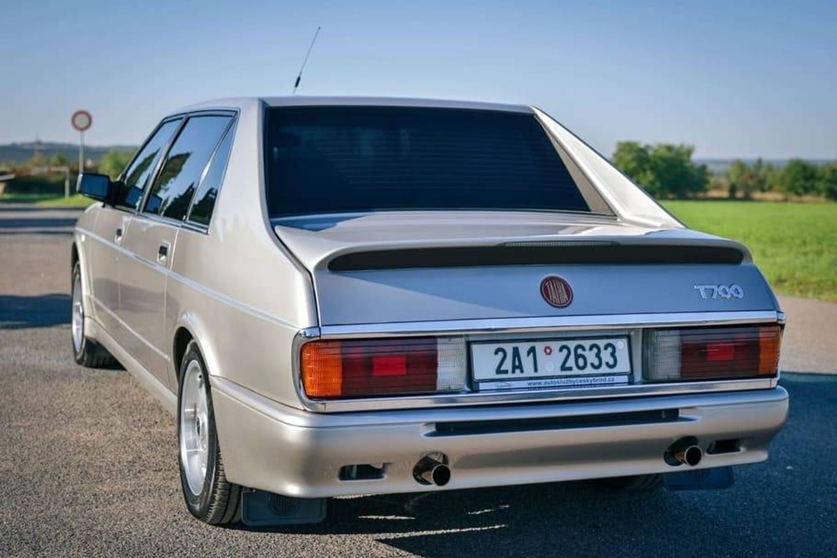 Luxusní Tatra T700 z roku 1996 - Luxusní Tatra T700 z roku 1996 (4/10)