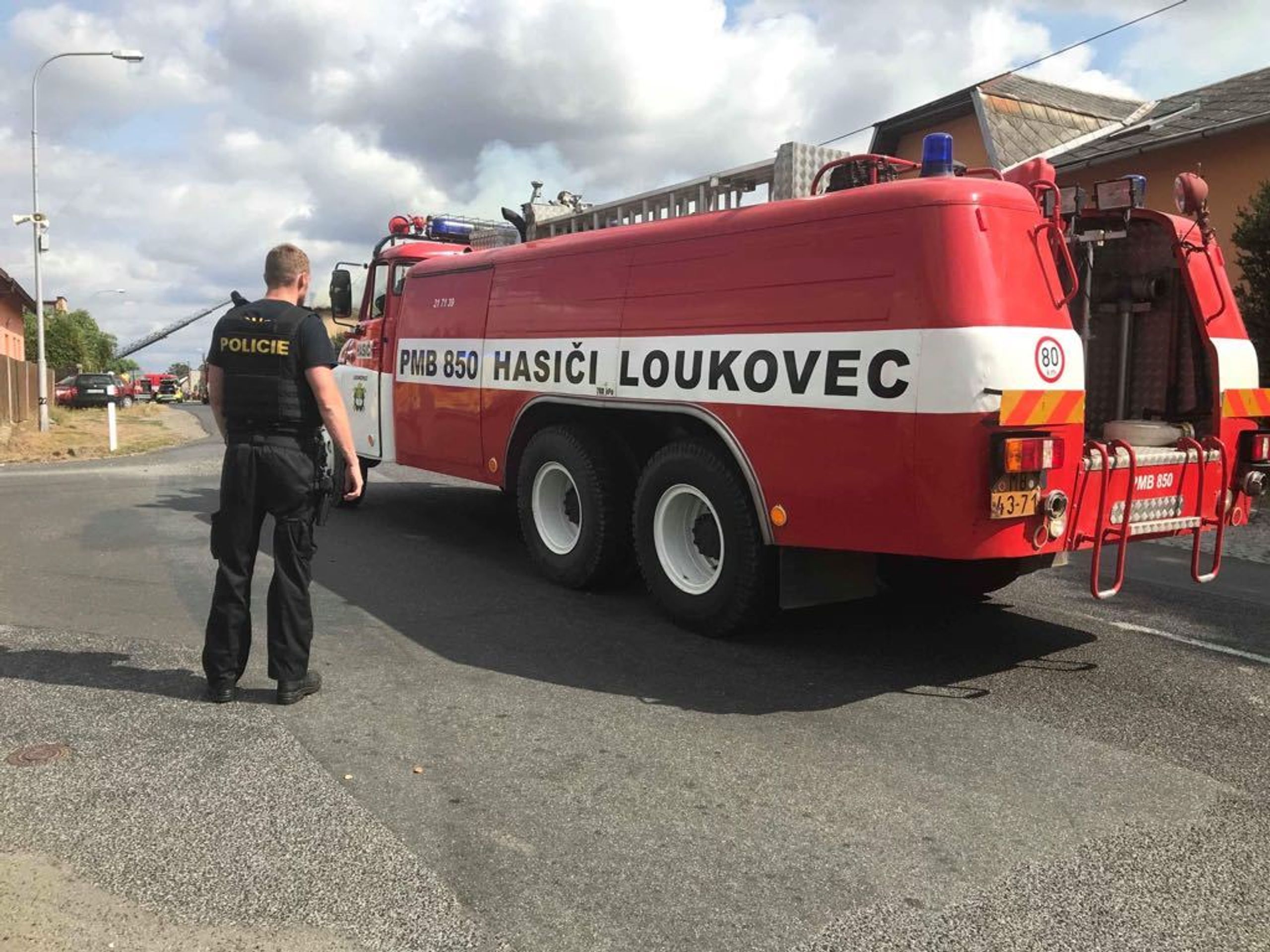 Požár domu v Doubravě u Mnichova Hradiště - 1 - GALERIE: Požár domu u Mnichova Hradiště (6/6)